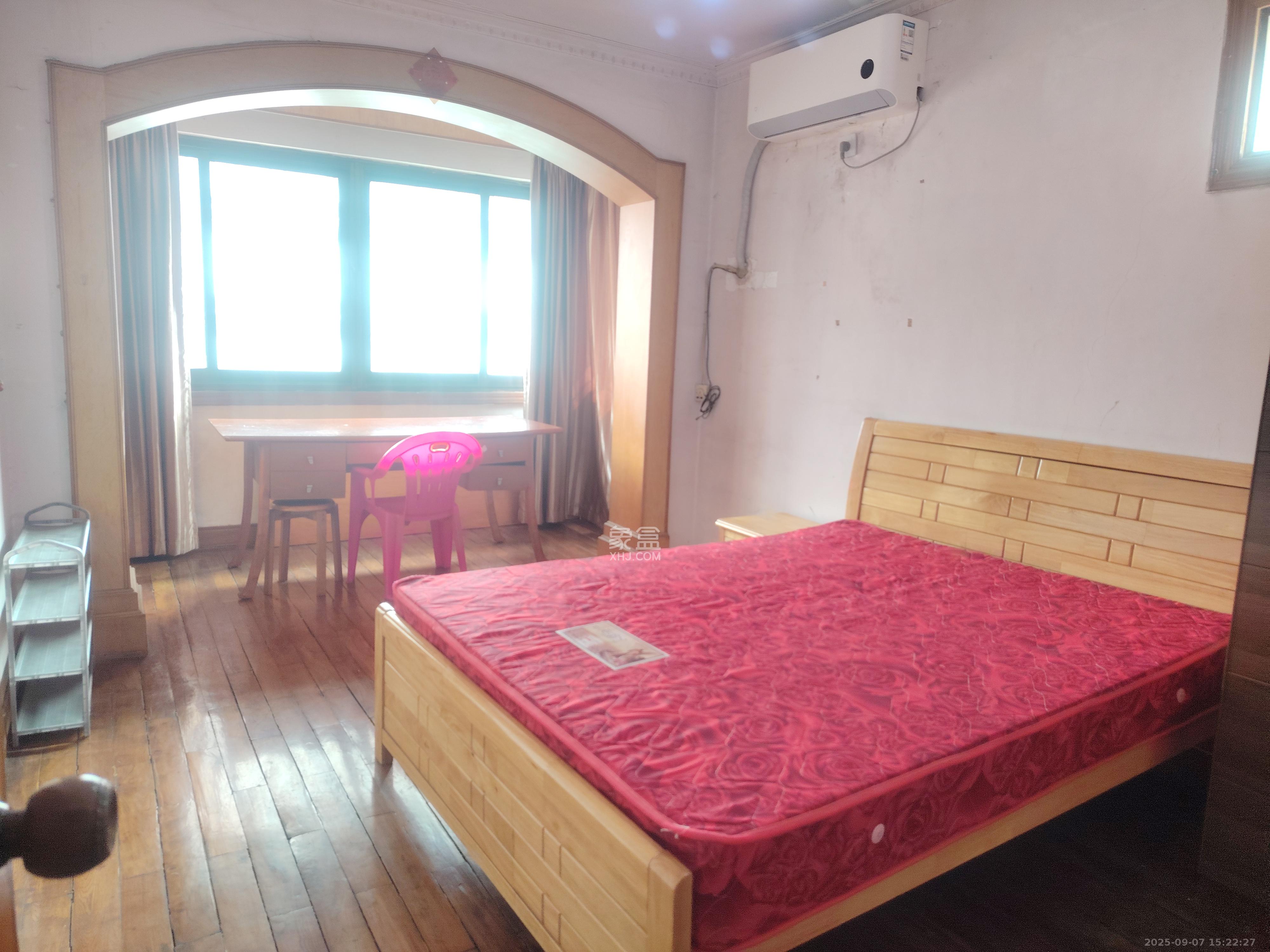 新富城 3室2厅2卫 2600.0元/月 新富城 3室2厅2卫 2600.0元/月室内图