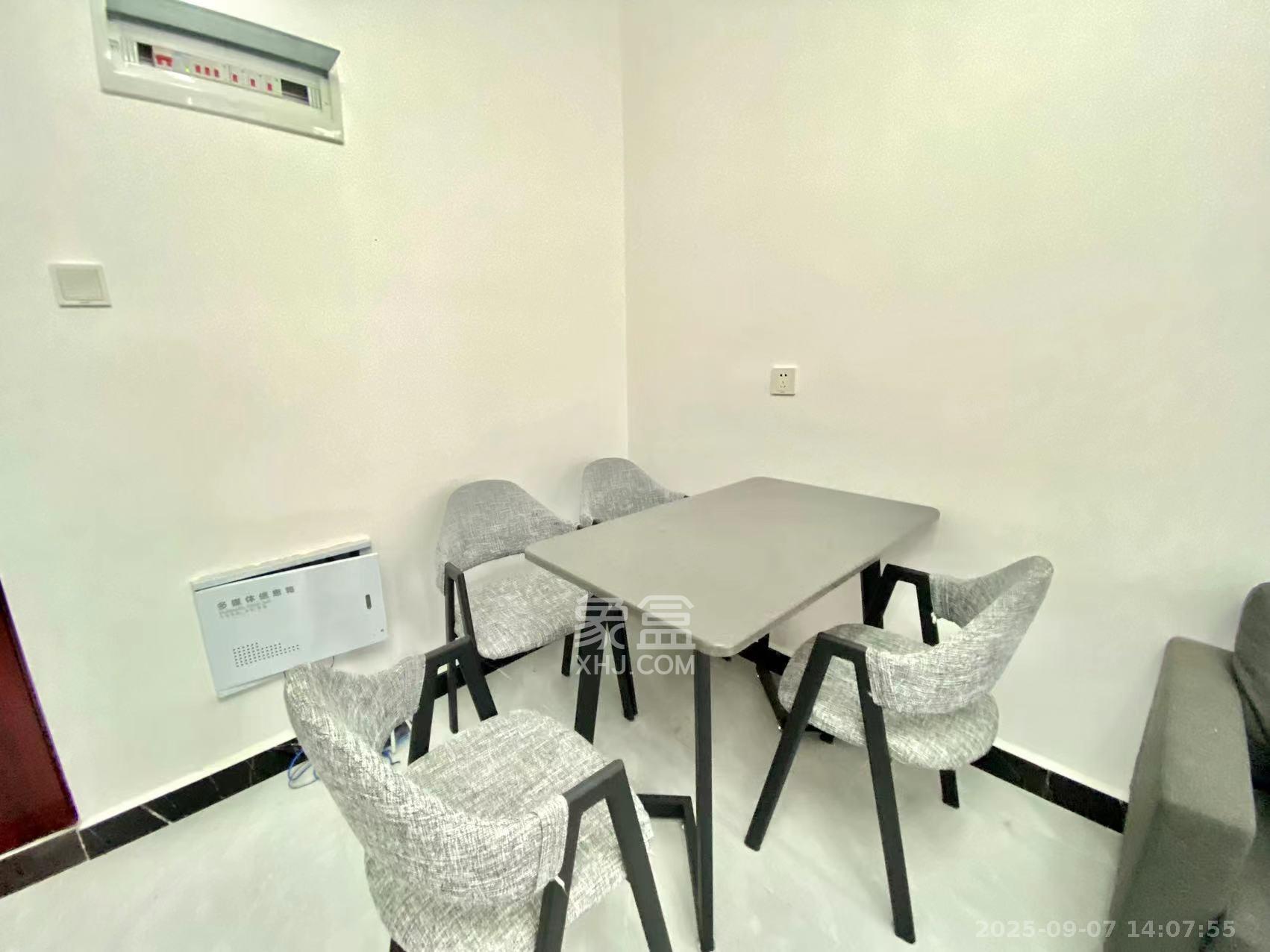 韭菜园嘉苑  2室2厅1卫    3200.0元/月室内图