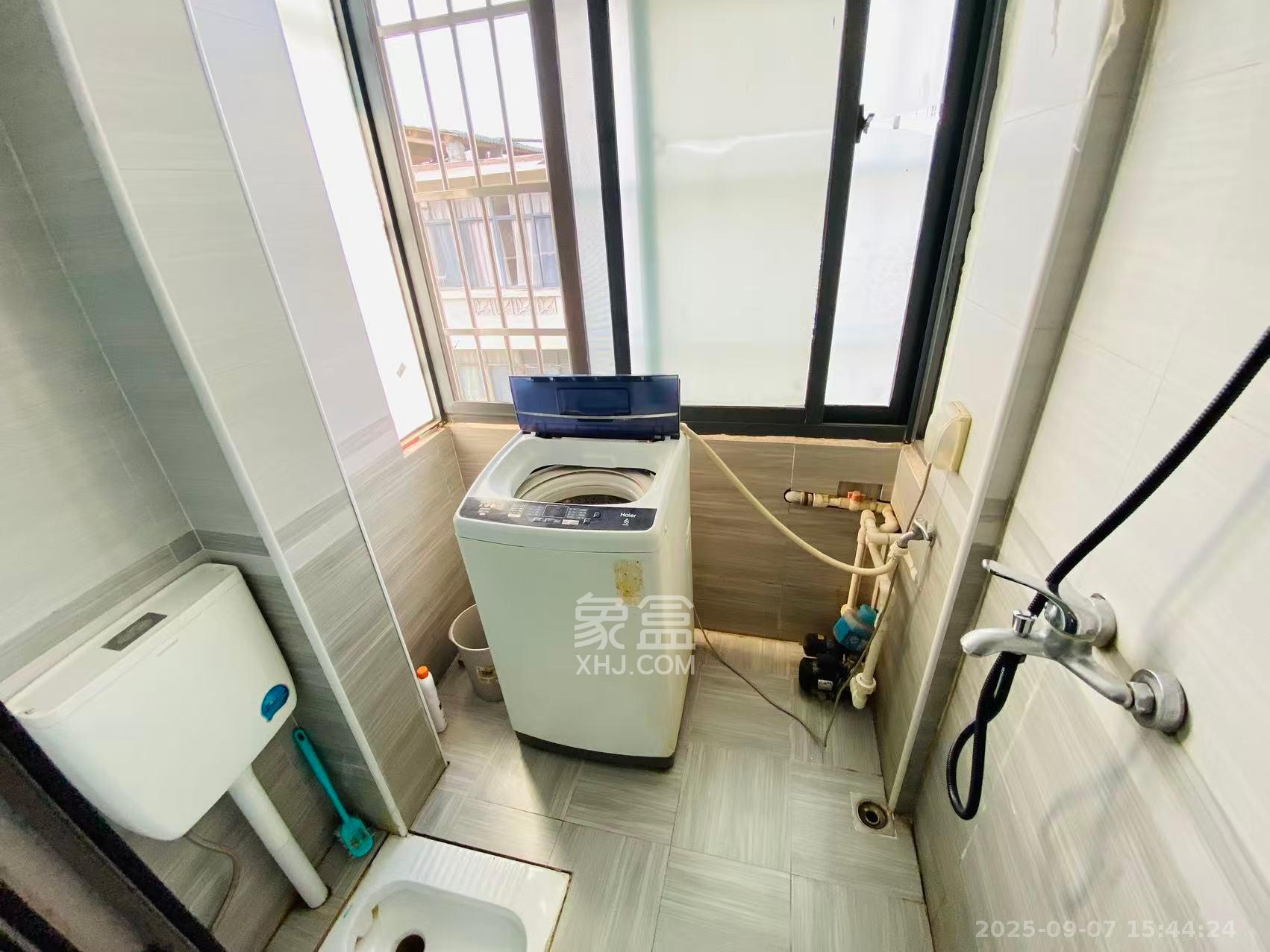 席草田散盘 3室1厅1卫 2180.0元/月 席草田散盘 3室1厅1卫 2180.0元/月室内图