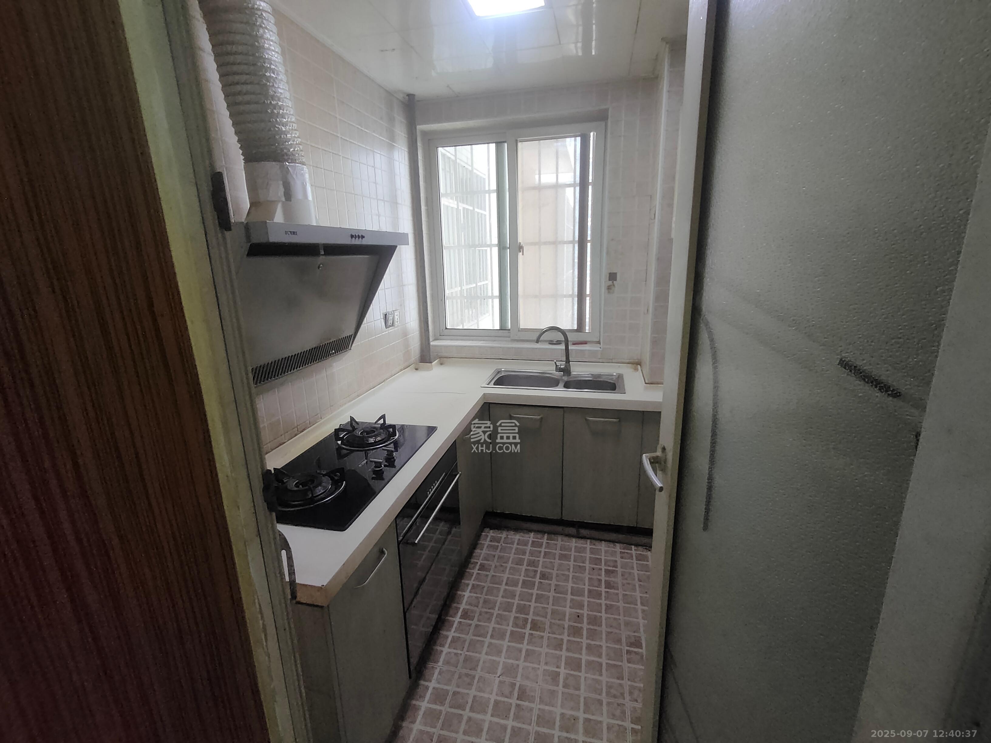 星典时代 2室2厅1卫 1800.0元/月 星典时代 2室2厅1卫 1800.0元/月室内图