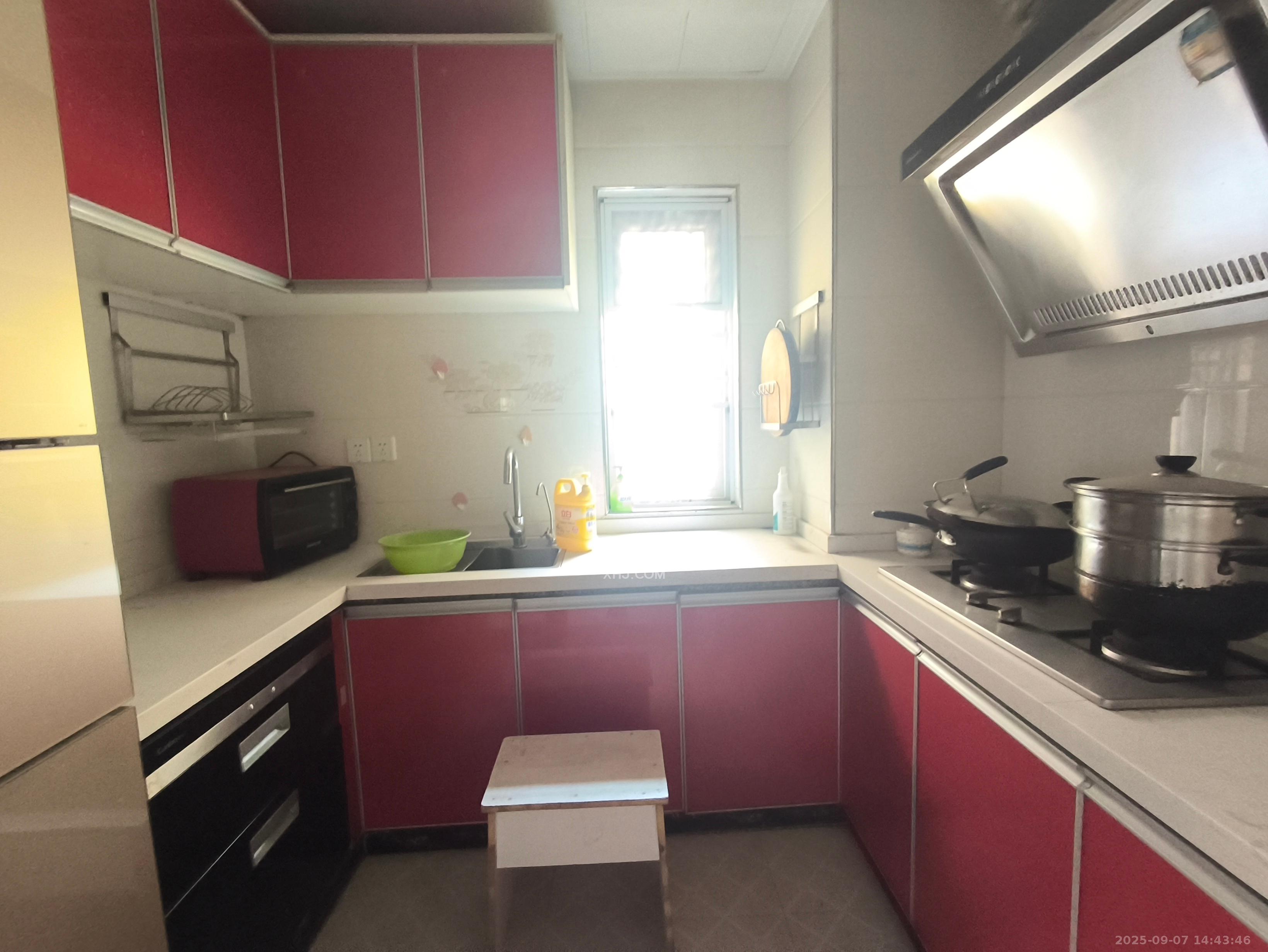 米兰春天  3室2厅1卫    1800.0元/月室内图