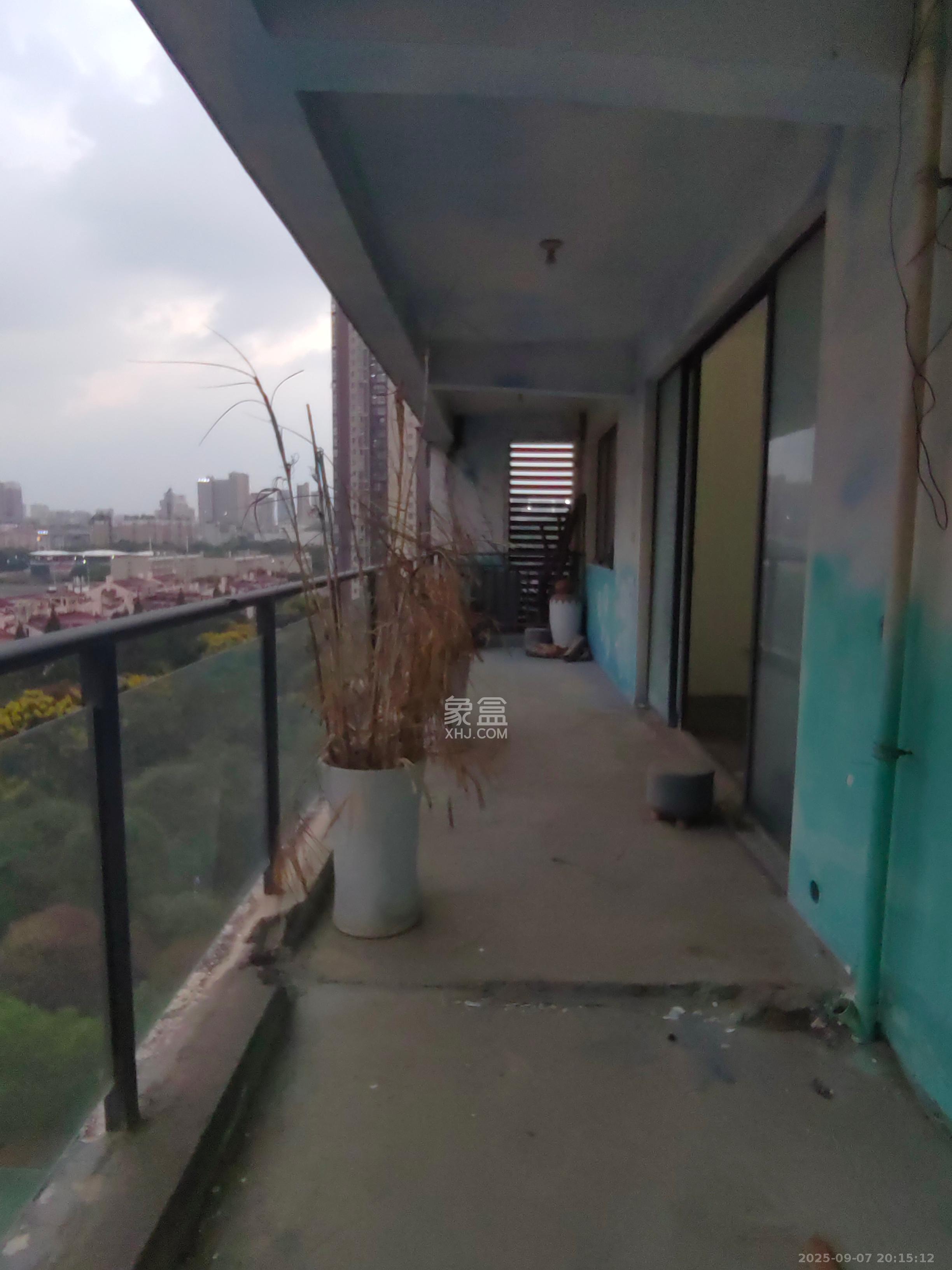 融科东南海 3室2厅2卫 1000.0元/月 融科东南海 3室2厅2卫 1000.0元/月室内图