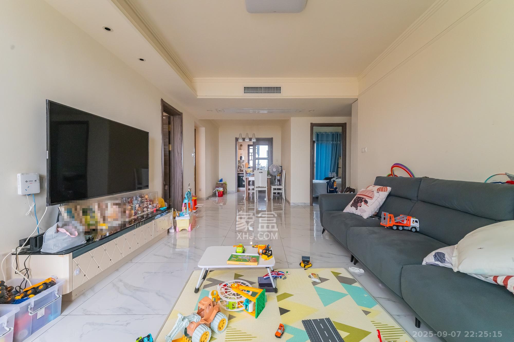 碧桂园中央花园  3室2厅2卫    95.0万 碧桂园中央花园  3室2厅2卫    95.0万客厅