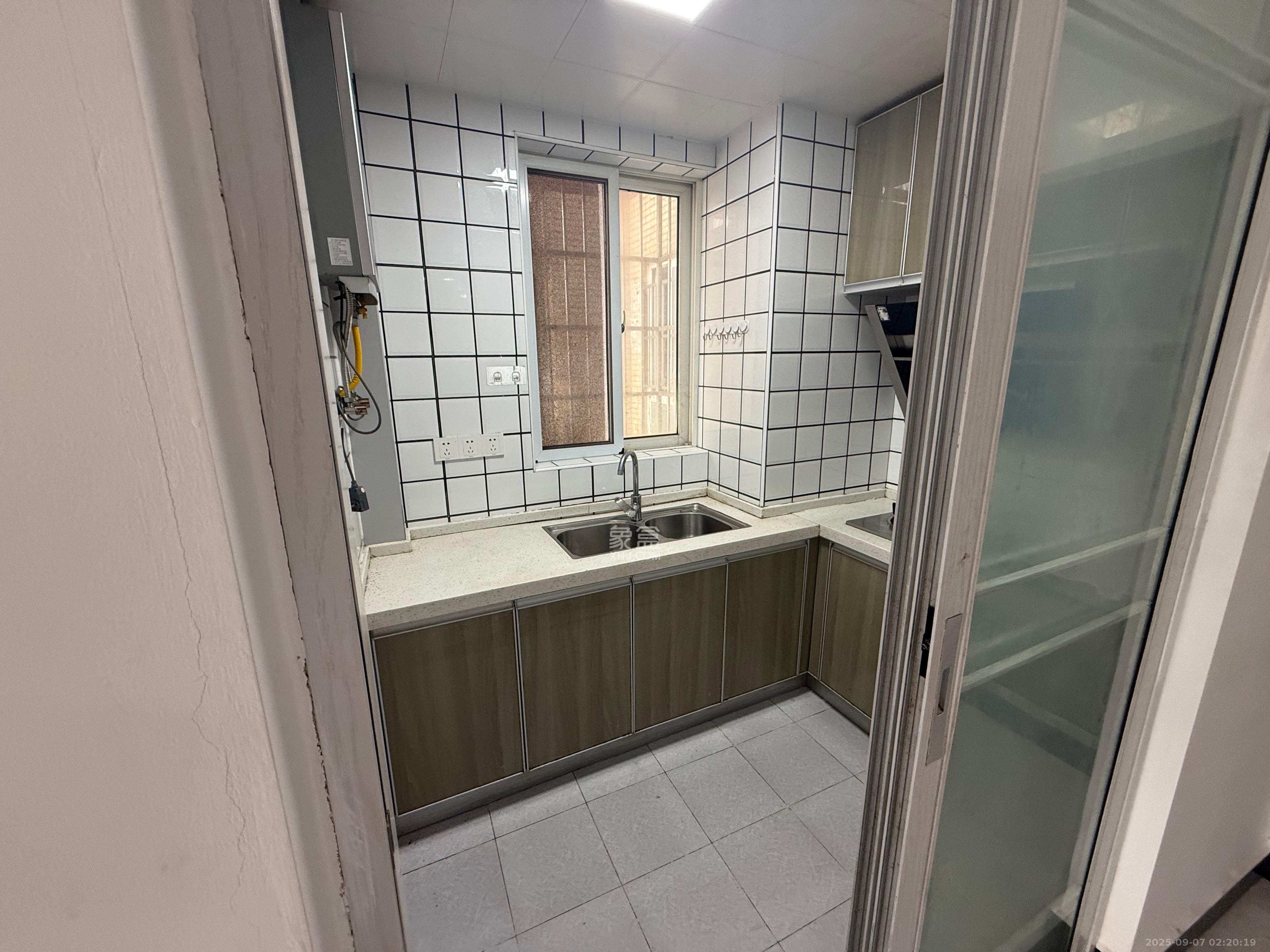 谷山乐园三期  3室2厅2卫    1800.0元/月 谷山乐园三期  3室2厅2卫    1800.0元/月