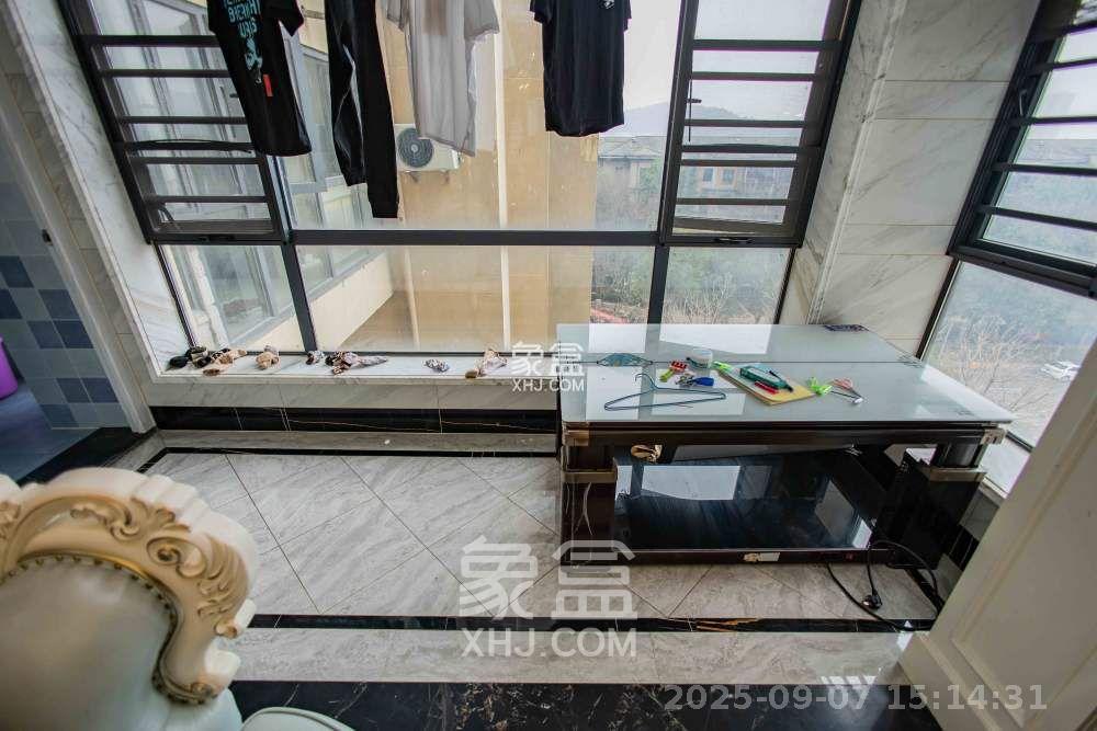 天麓尚层 4室2厅2卫 3200.0元/月 天麓尚层 4室2厅2卫 3200.0元/月室内图