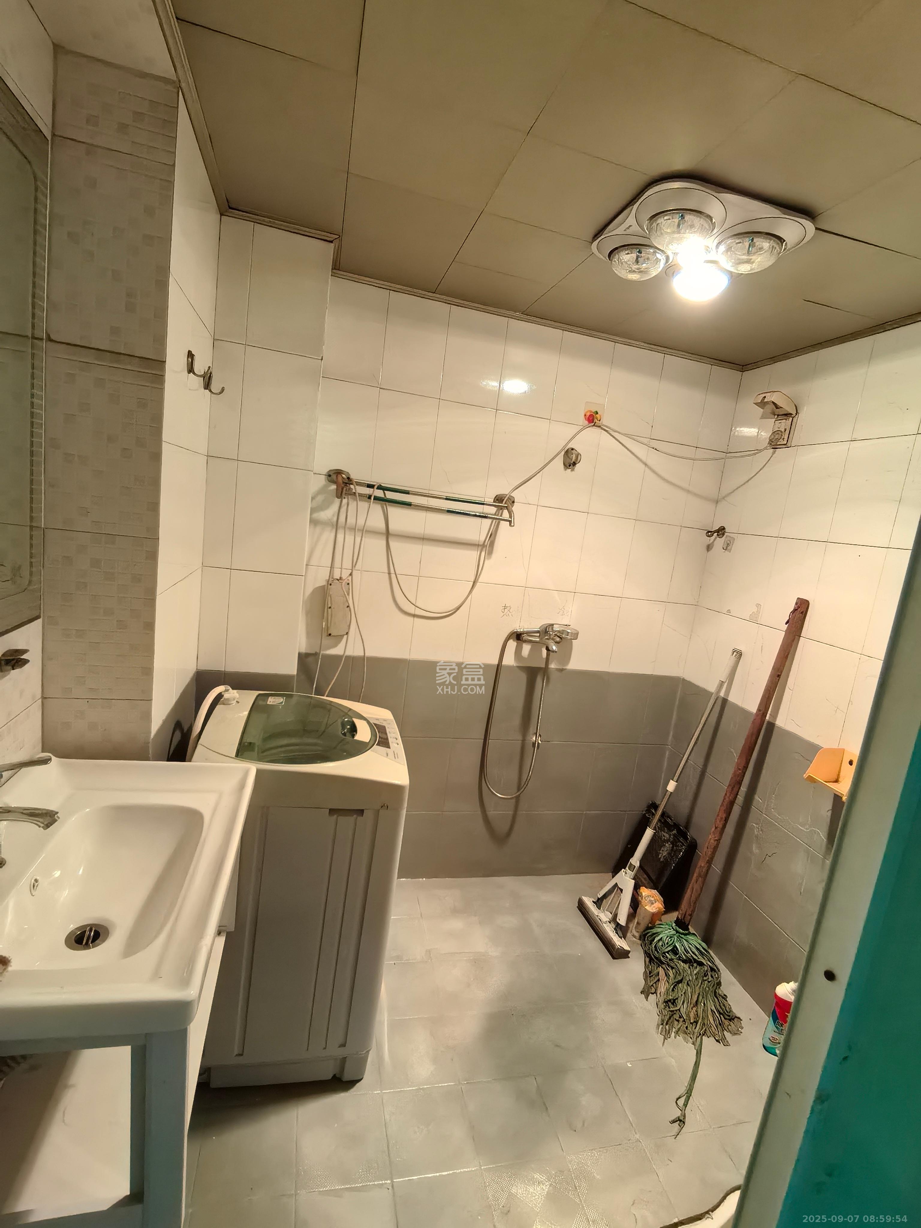 中南汽车世界 2室1厅1卫 1200.0元/月 中南汽车世界 2室1厅1卫 1200.0元/月室内图