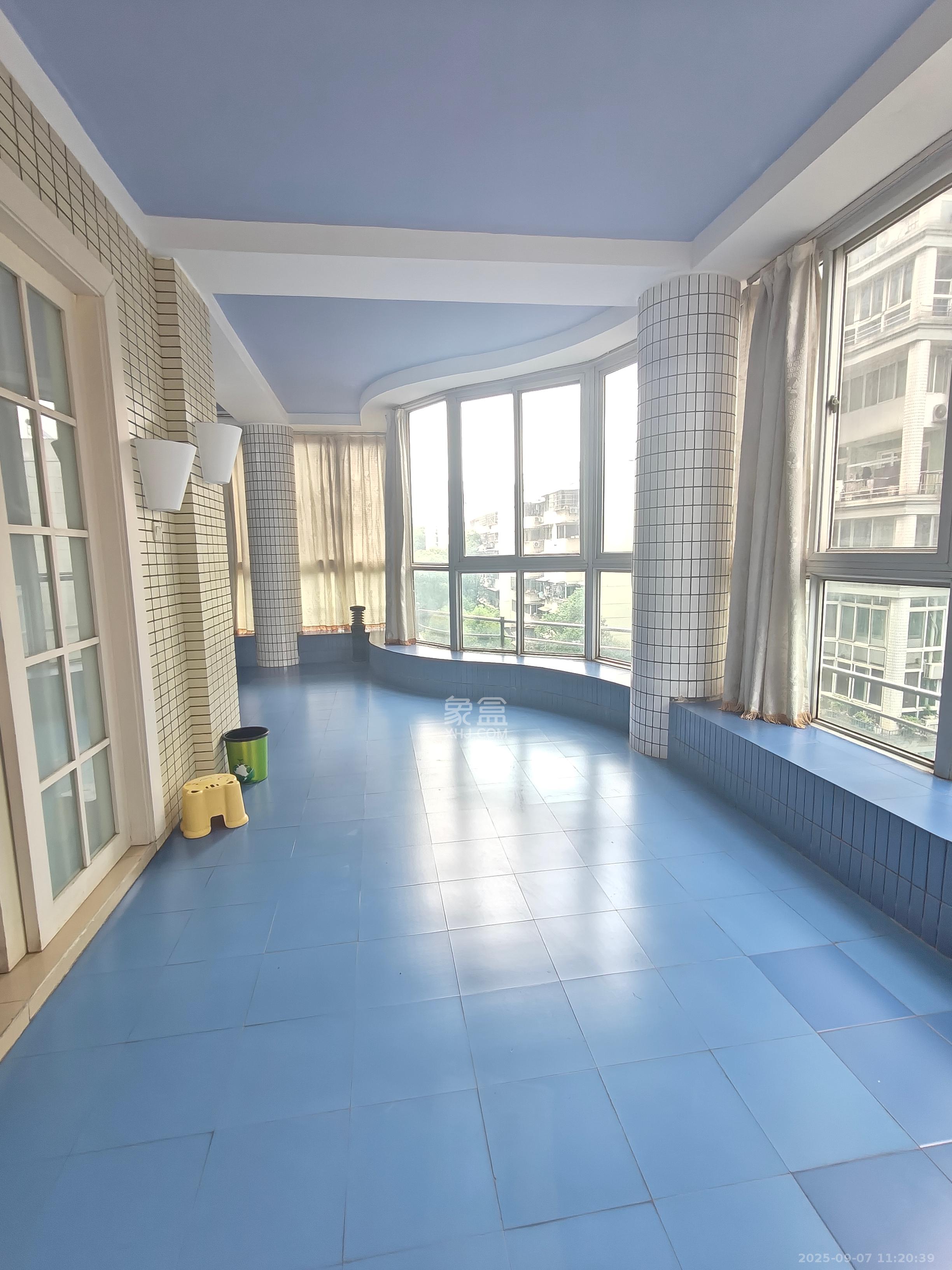 佳润新城(佳润新都)  3室2厅2卫    3300.0元/月 佳润新城(佳润新都)  3室2厅2卫    3300.0元/月室内图