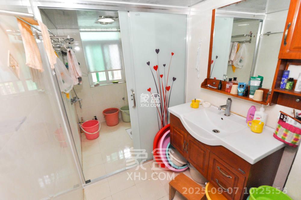 麓谷加州阳光  3室2厅2卫    2600.0元/月室内图