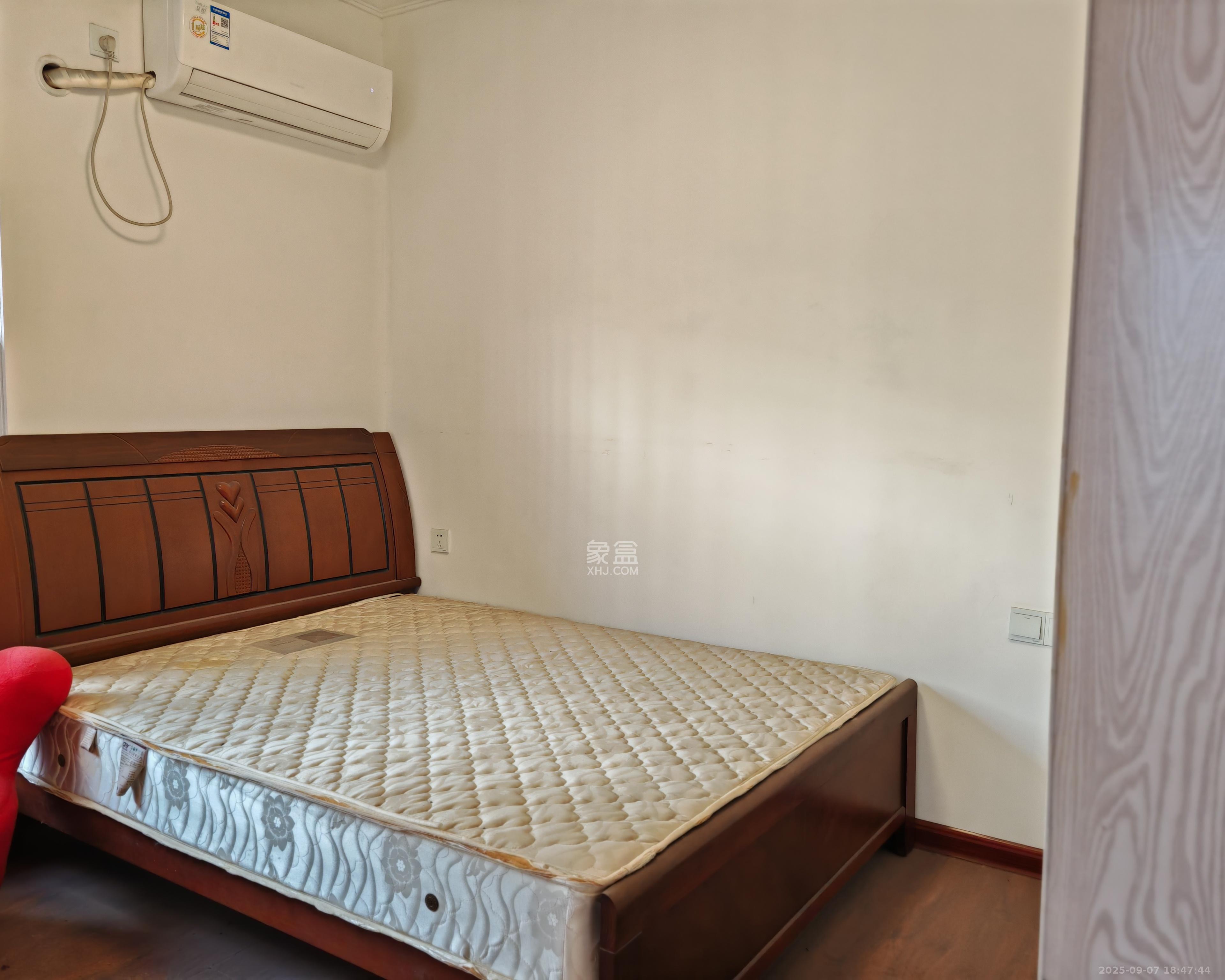 国泰九龙湾  3室2厅1卫    2300.0元/月 国泰九龙湾  3室2厅1卫    2300.0元/月室内图