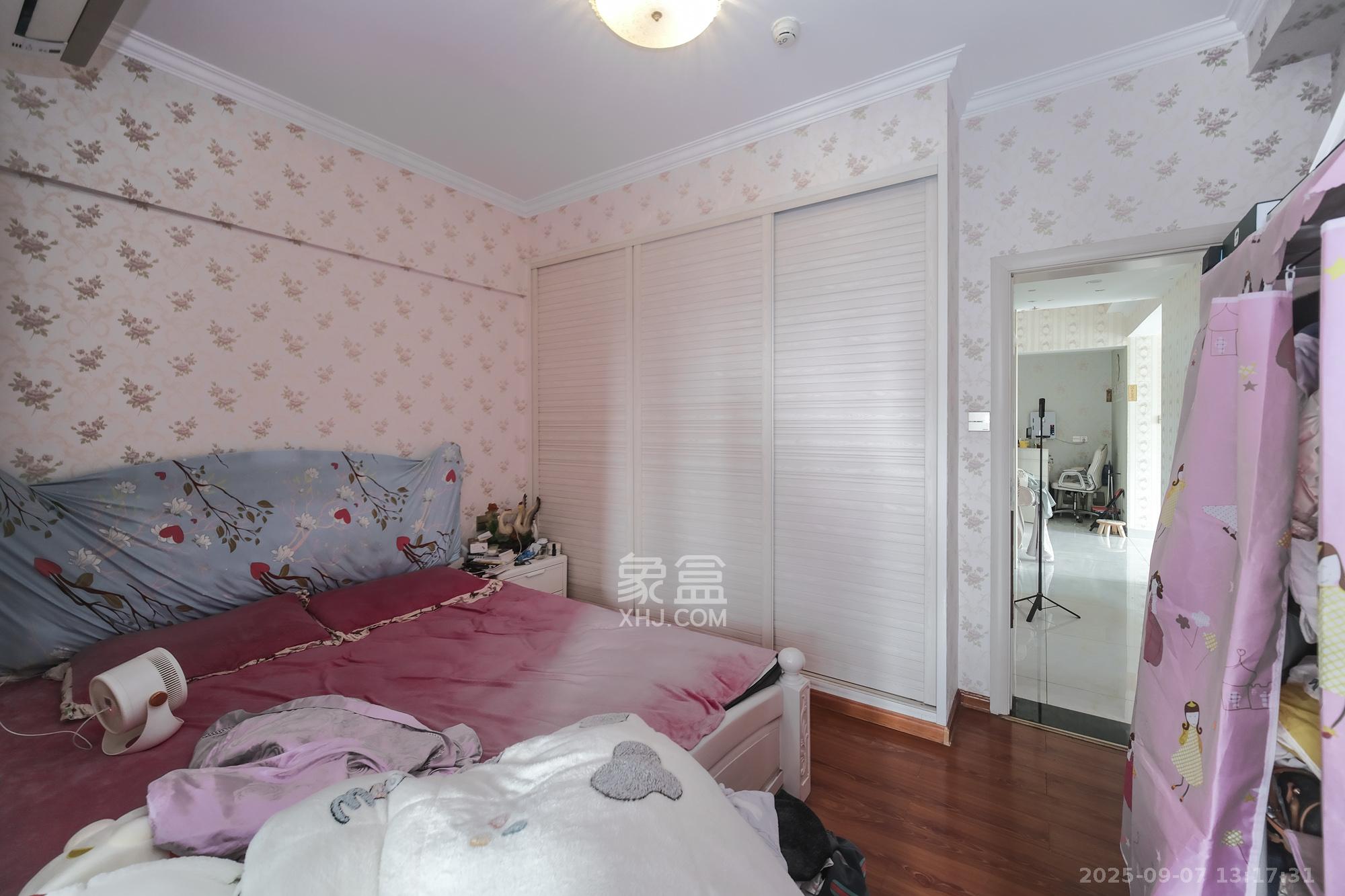 山水湾  3室2厅1卫    66.8万 山水湾  3室2厅1卫    66.8万卧室