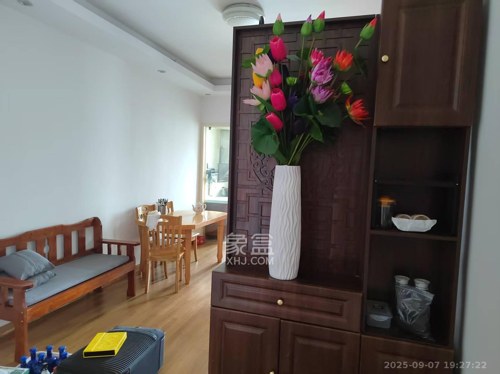 水岸世景  2室1厅1卫    1600.0元/月室内图