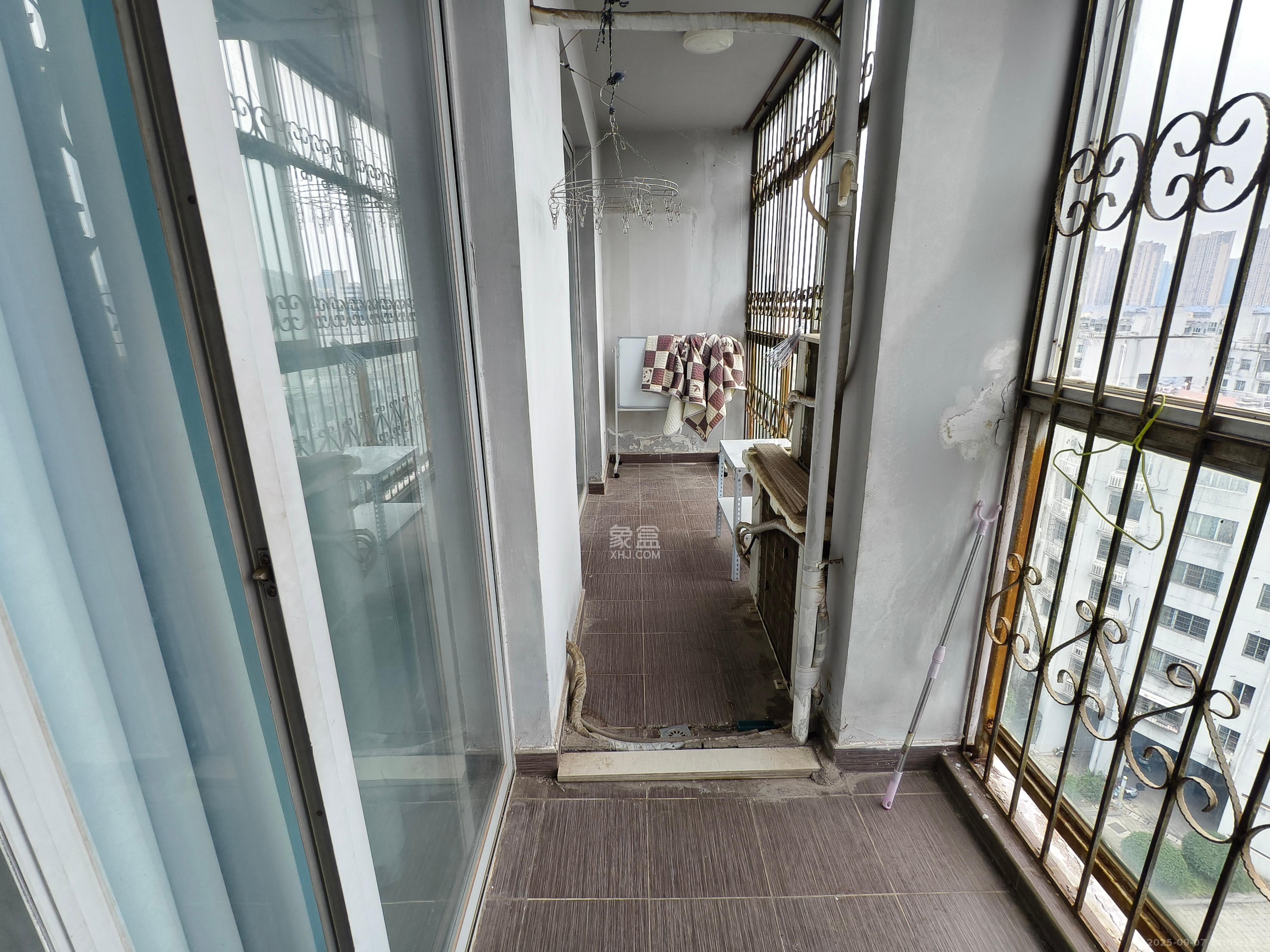 阳光100二期  3室2厅2卫    2500.0元/月 阳光100二期  3室2厅2卫    2500.0元/月室内图