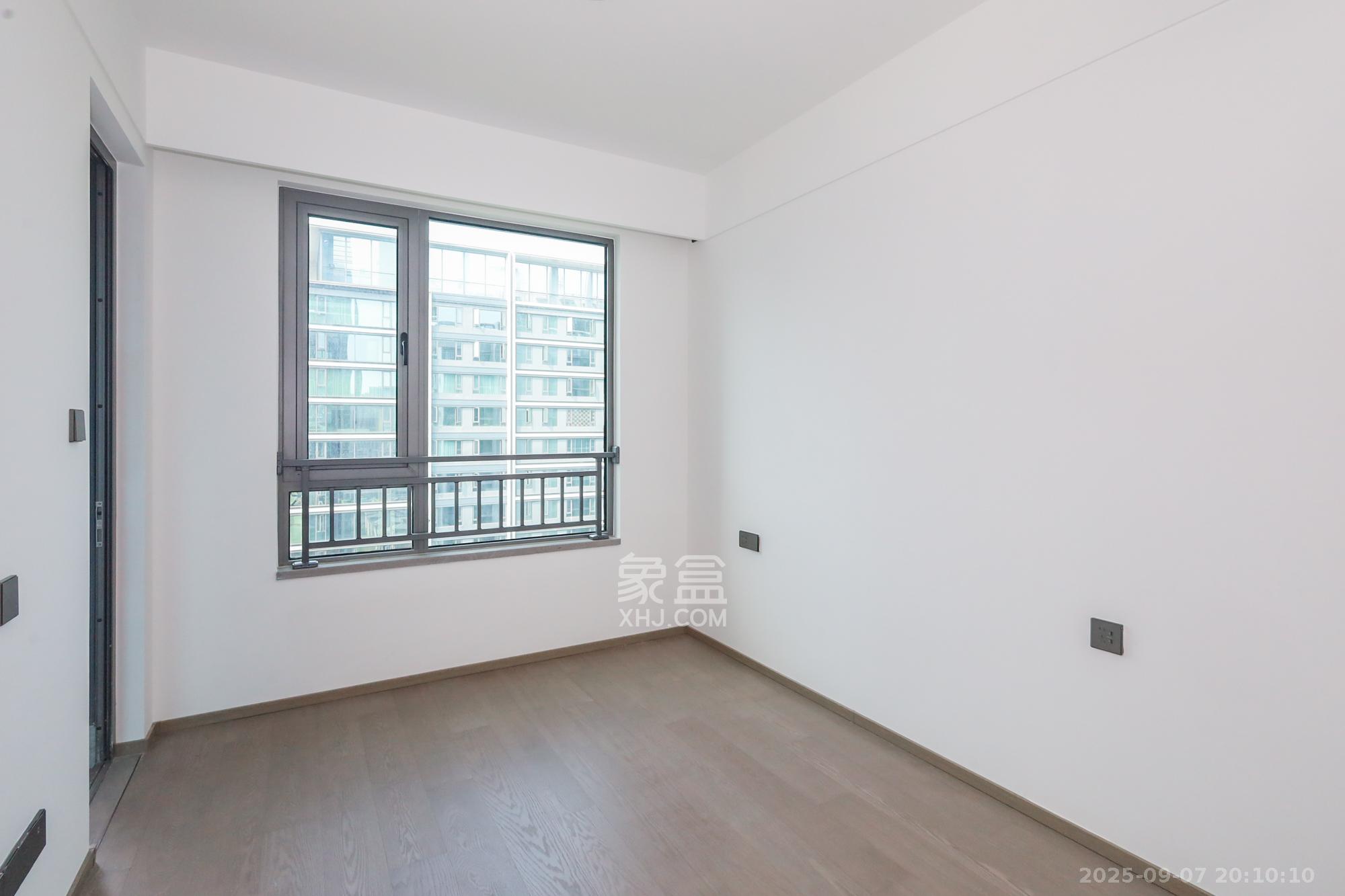 招商蛇口滨江境 4室2厅2卫 398.0万 招商蛇口滨江境 4室2厅2卫 398.0万卧室