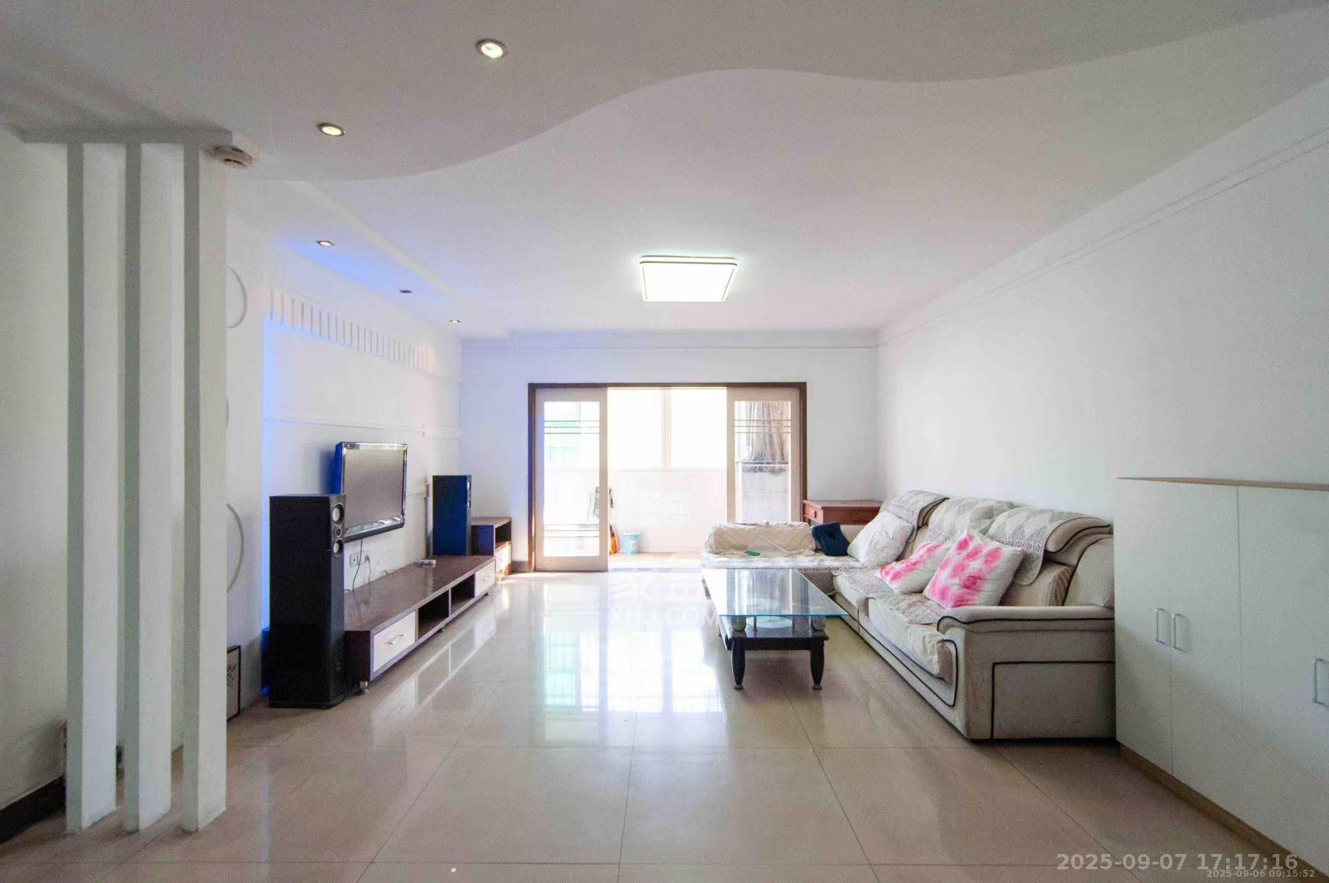 恩瑞麓山名园（龙王港小区）  3室2厅2卫    2500.0元/月室内图