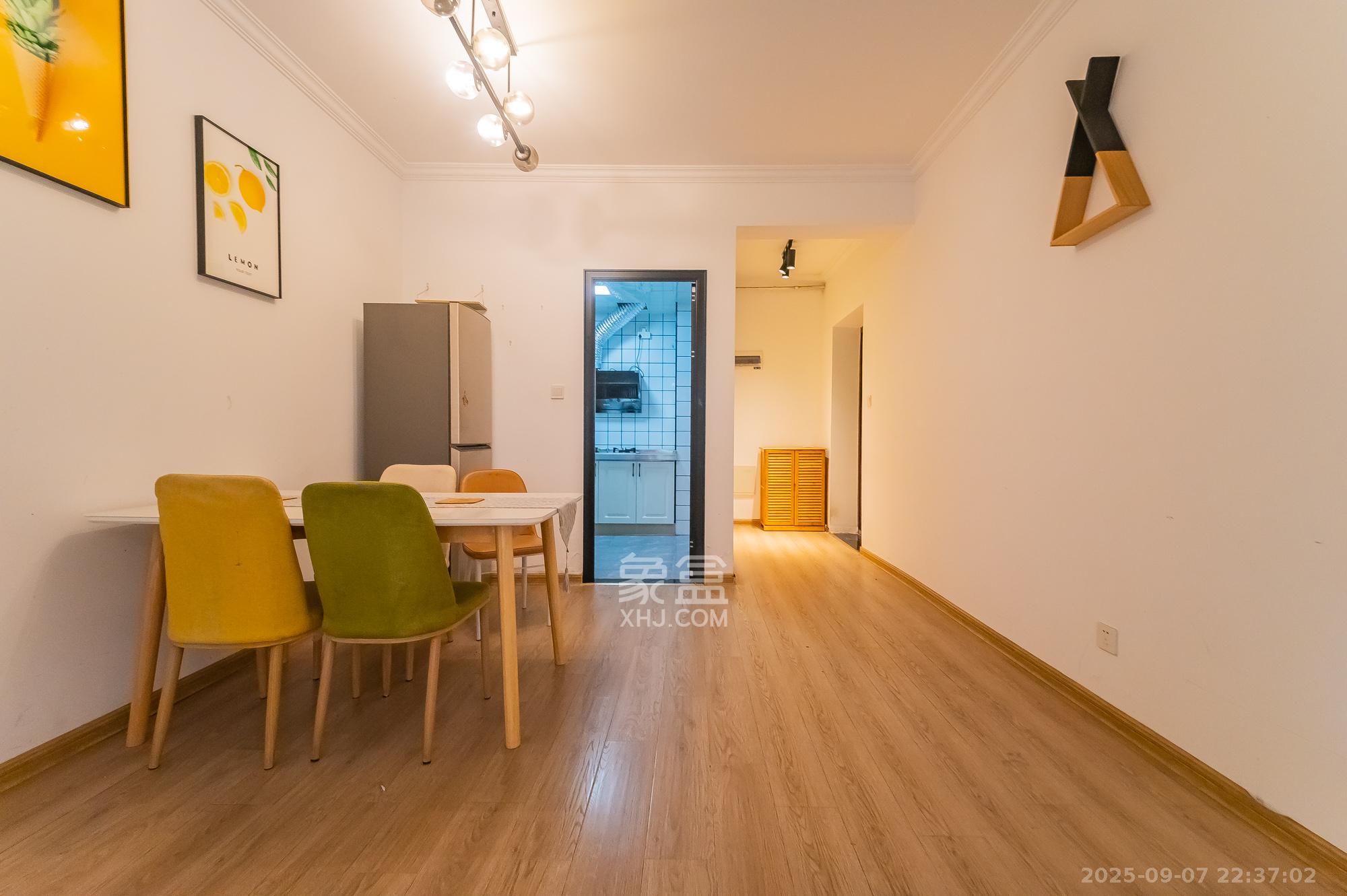 恒基凯旋门三期 3室2厅2卫 89.8万 恒基凯旋门三期 3室2厅2卫 89.8万客厅