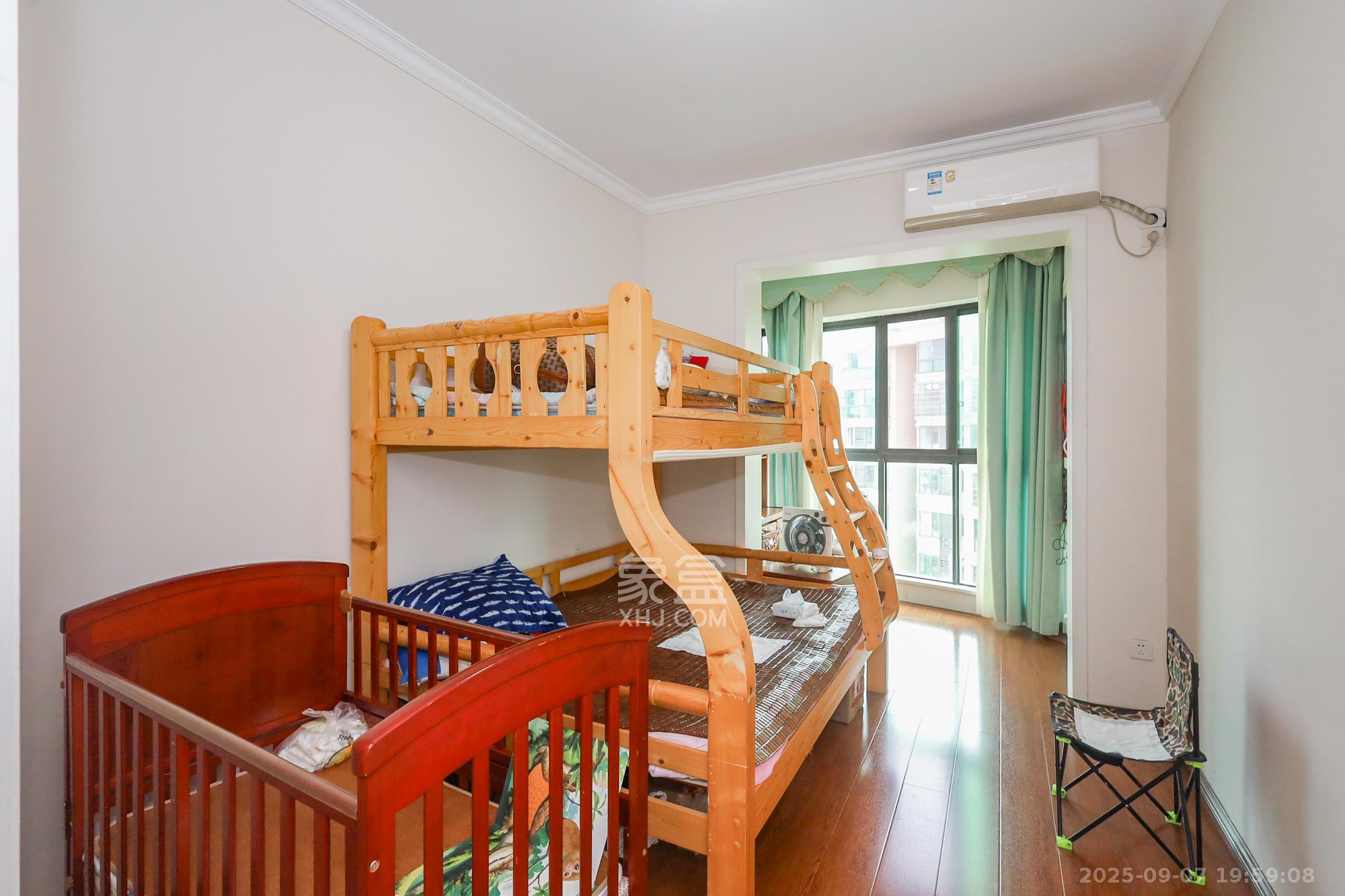 滨江一号(丰泰花园) 3室2厅2卫 129.0万 滨江一号(丰泰花园) 3室2厅2卫 129.0万卧室