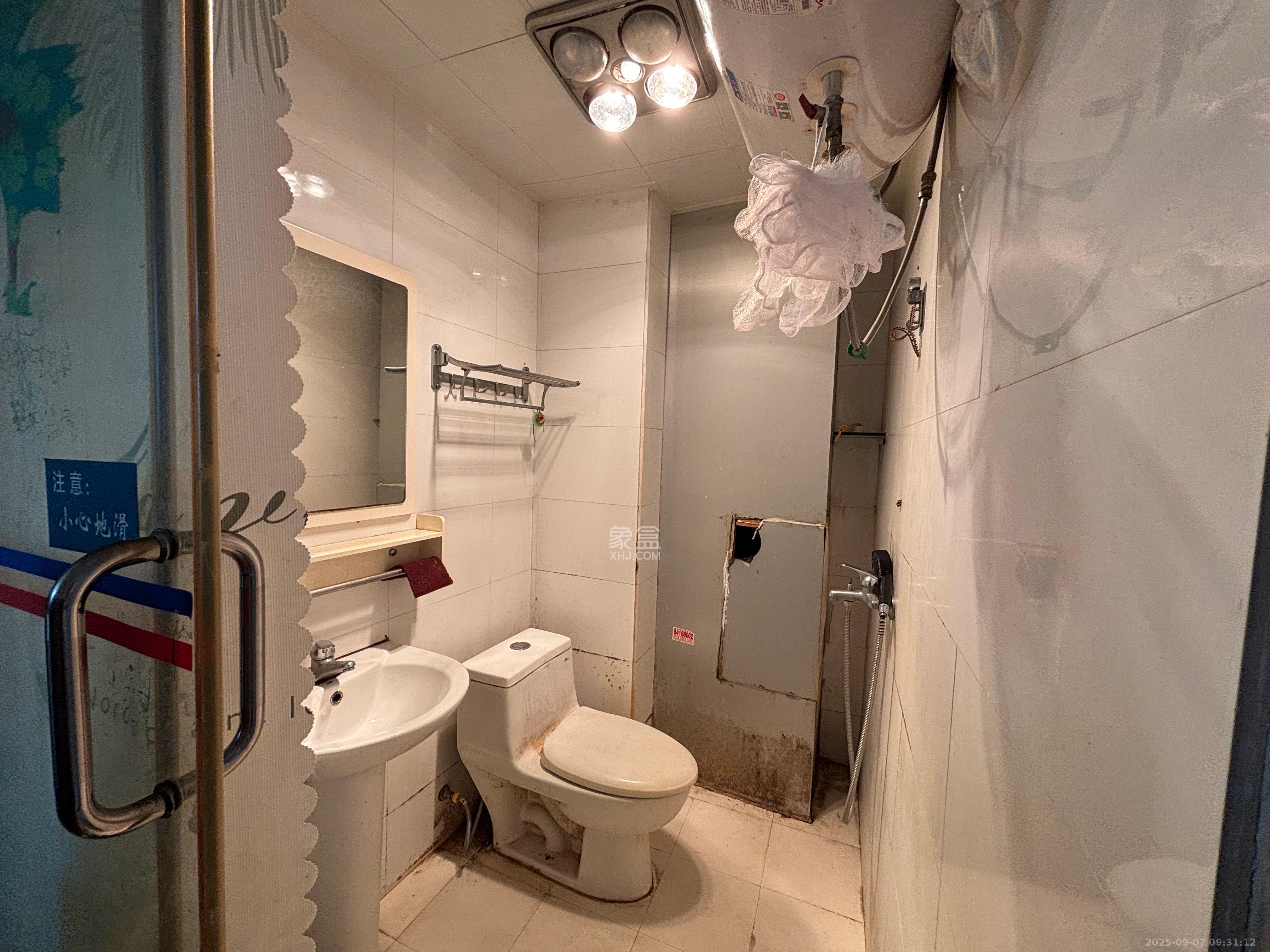 豪菲斯国际公寓（缤纷一季）  1室1厅1卫    1500.0元/月室内图