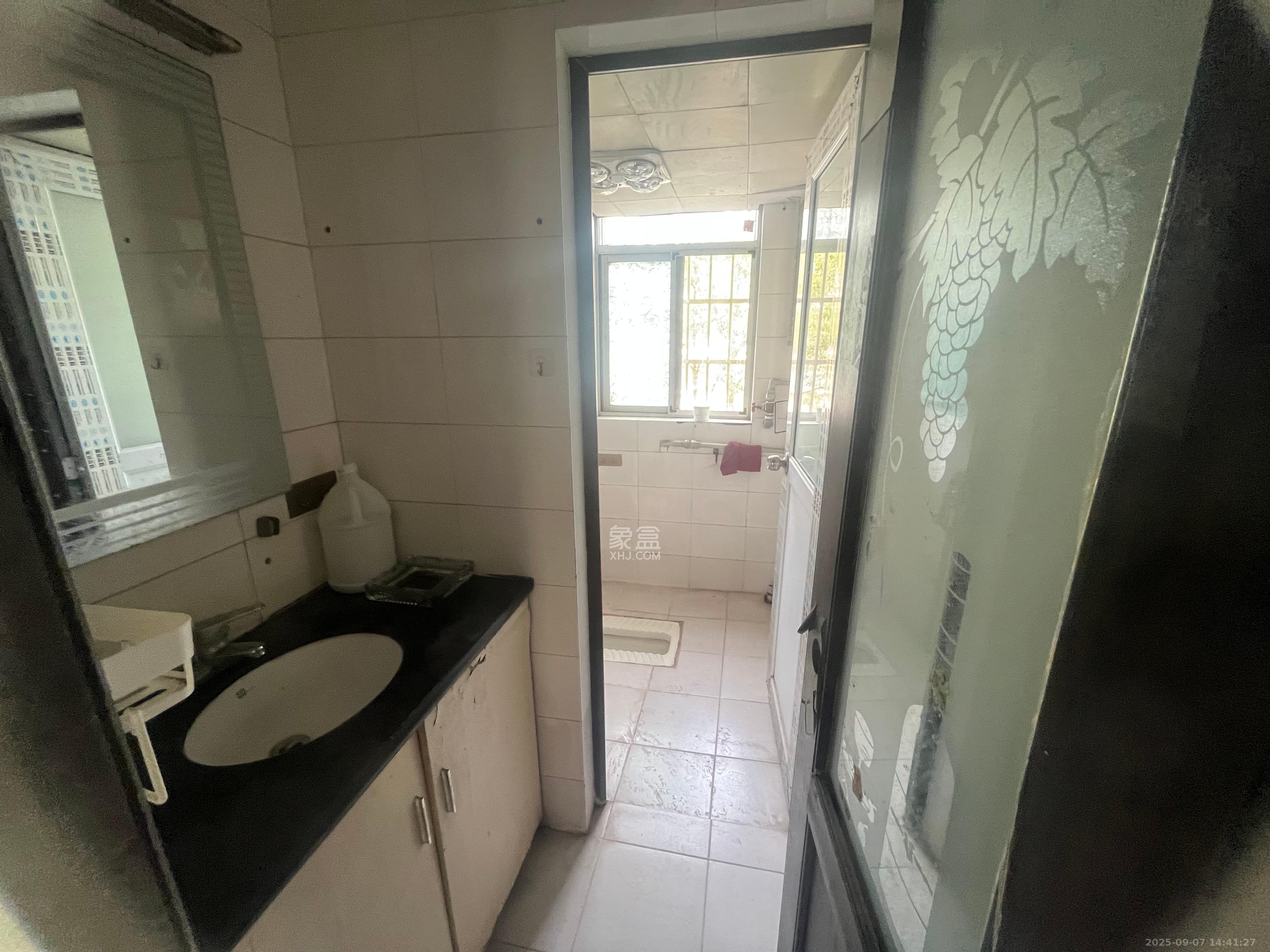 新星小区 1室2厅1卫 1800.0元/月 新星小区 1室2厅1卫 1800.0元/月室内图