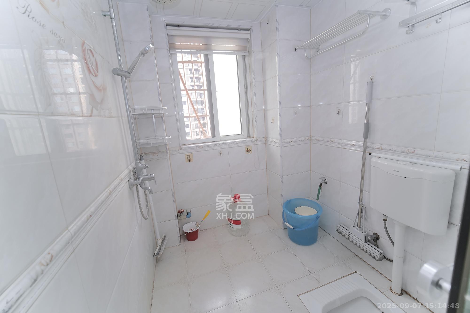 山水湾 4室2厅2卫 86.0万 山水湾 4室2厅2卫 86.0万卫生间