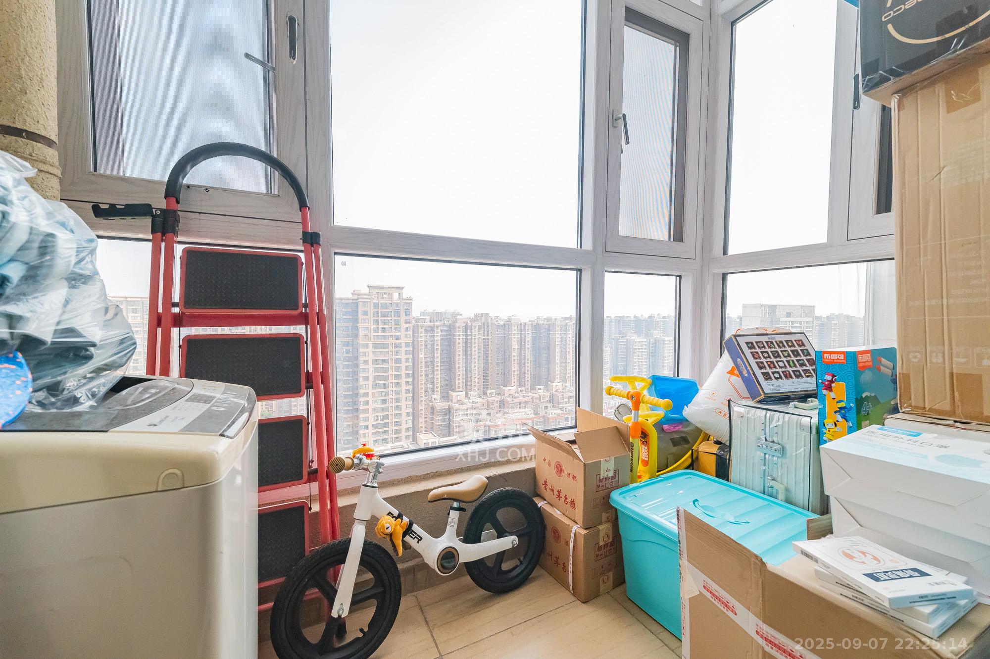 碧桂园中央花园  3室2厅2卫    95.0万 碧桂园中央花园  3室2厅2卫    95.0万阳台