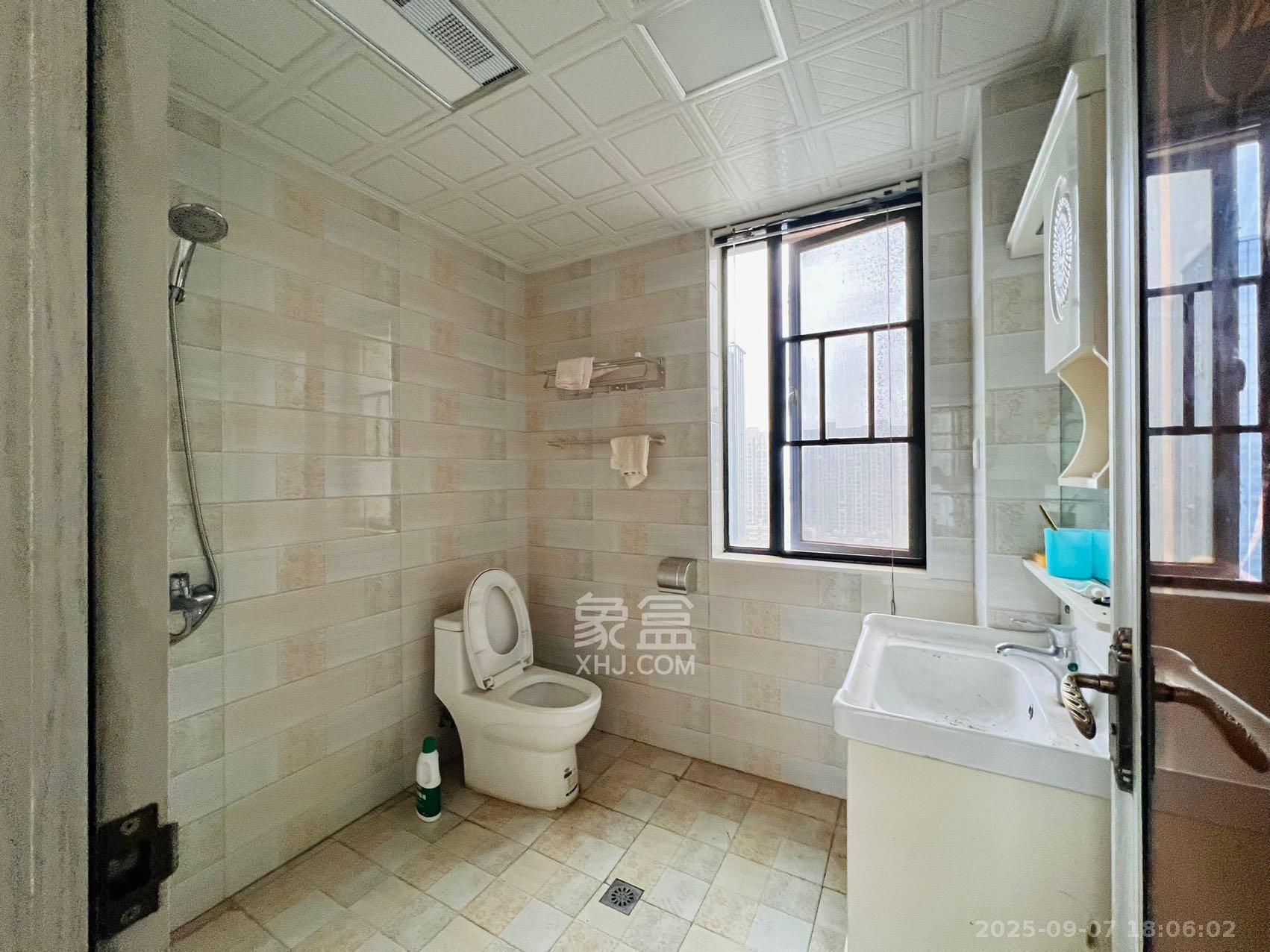 中南红领邦(红星嘉和苑)  3室2厅2卫    2600.0元/月 中南红领邦(红星嘉和苑)  3室2厅2卫    2600.0元/月室内图