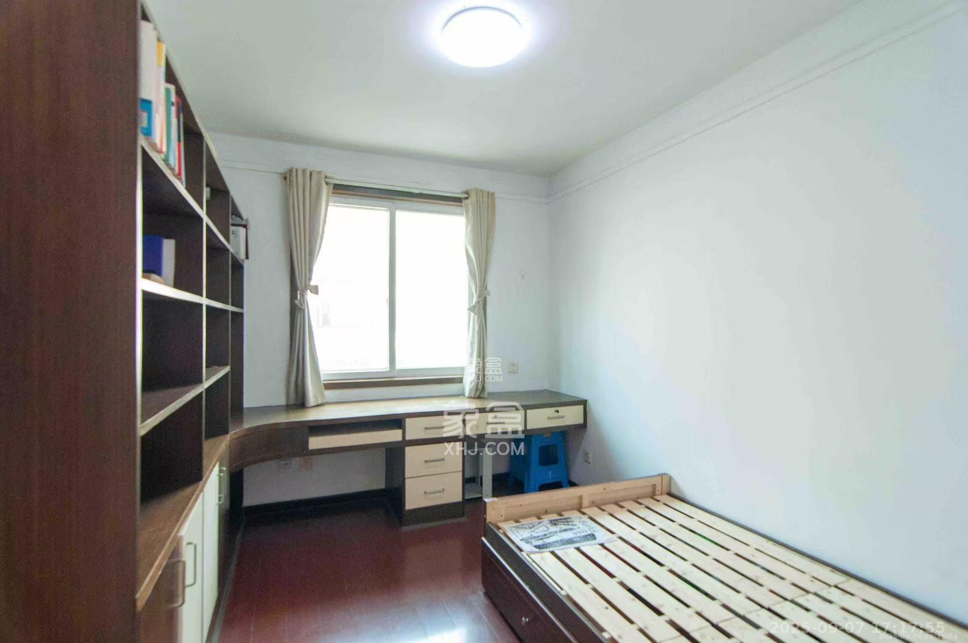 恩瑞麓山名园(龙王港小区) 3室2厅2卫 2500.0元/月 恩瑞麓山名园(龙王港小区) 3室2厅2卫 2500.0元/月室内图