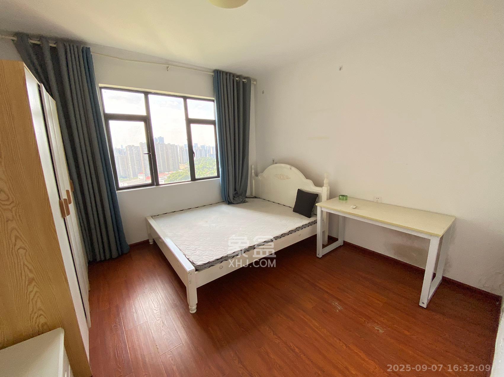 悦湖山  4室2厅2卫    2600.0元/月室内图