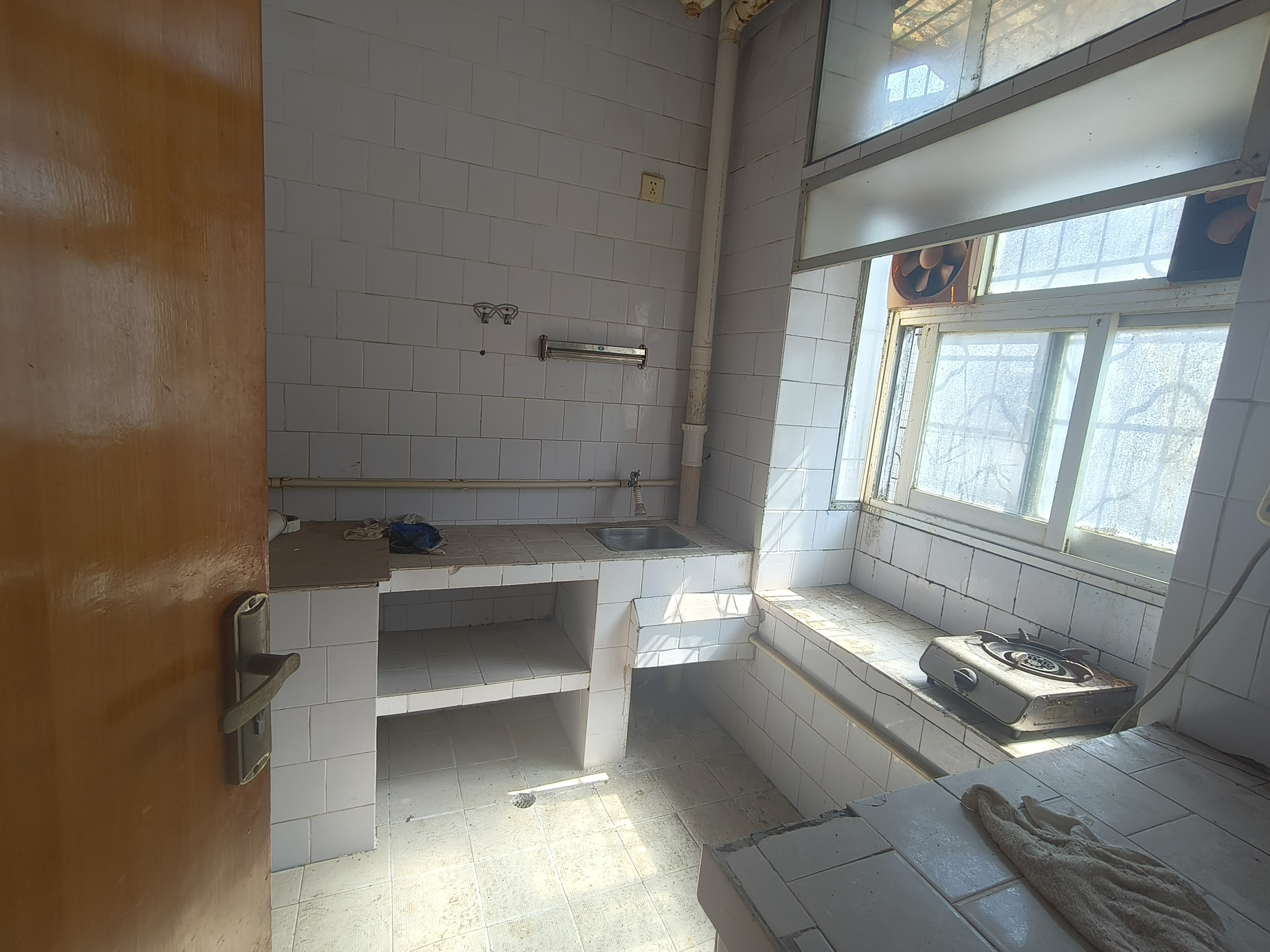 宝塔岗新村小区  3室2厅1卫    30.0万客厅