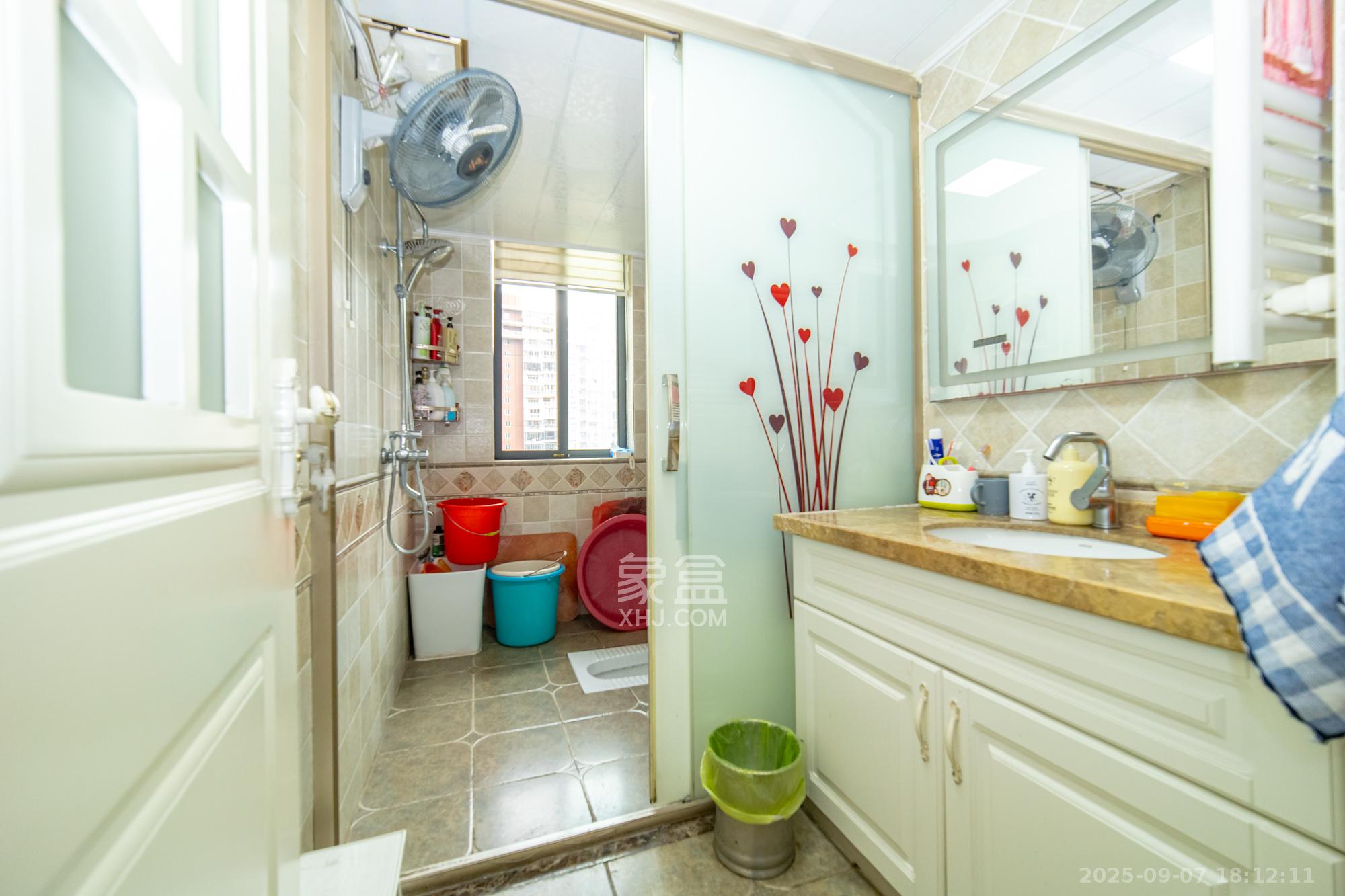 恒基凯旋门一二期  5室2厅2卫    158.0万 恒基凯旋门一二期  5室2厅2卫    158.0万卫生间