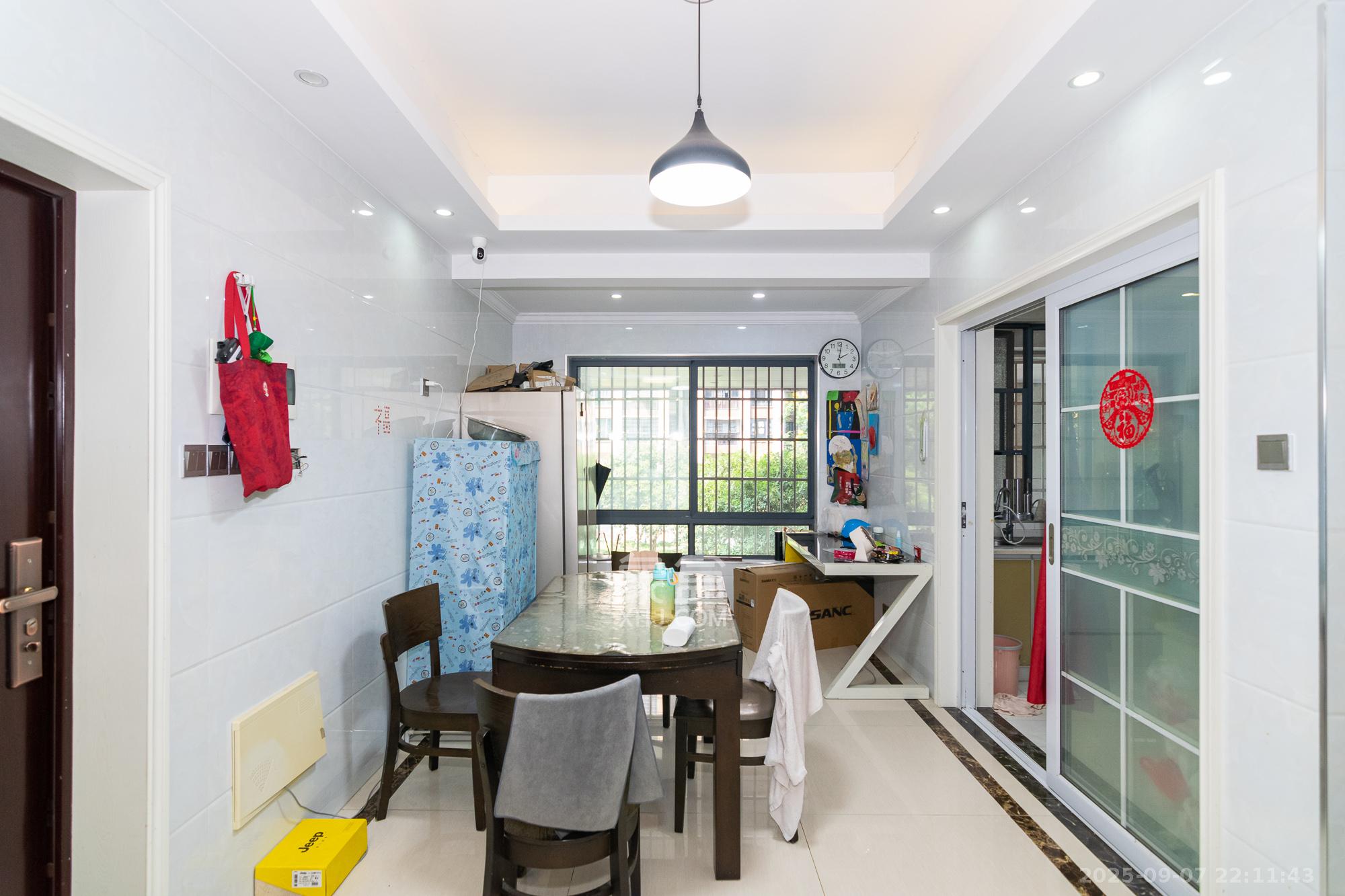 联诚现代城  3室2厅1卫    51.8万客厅