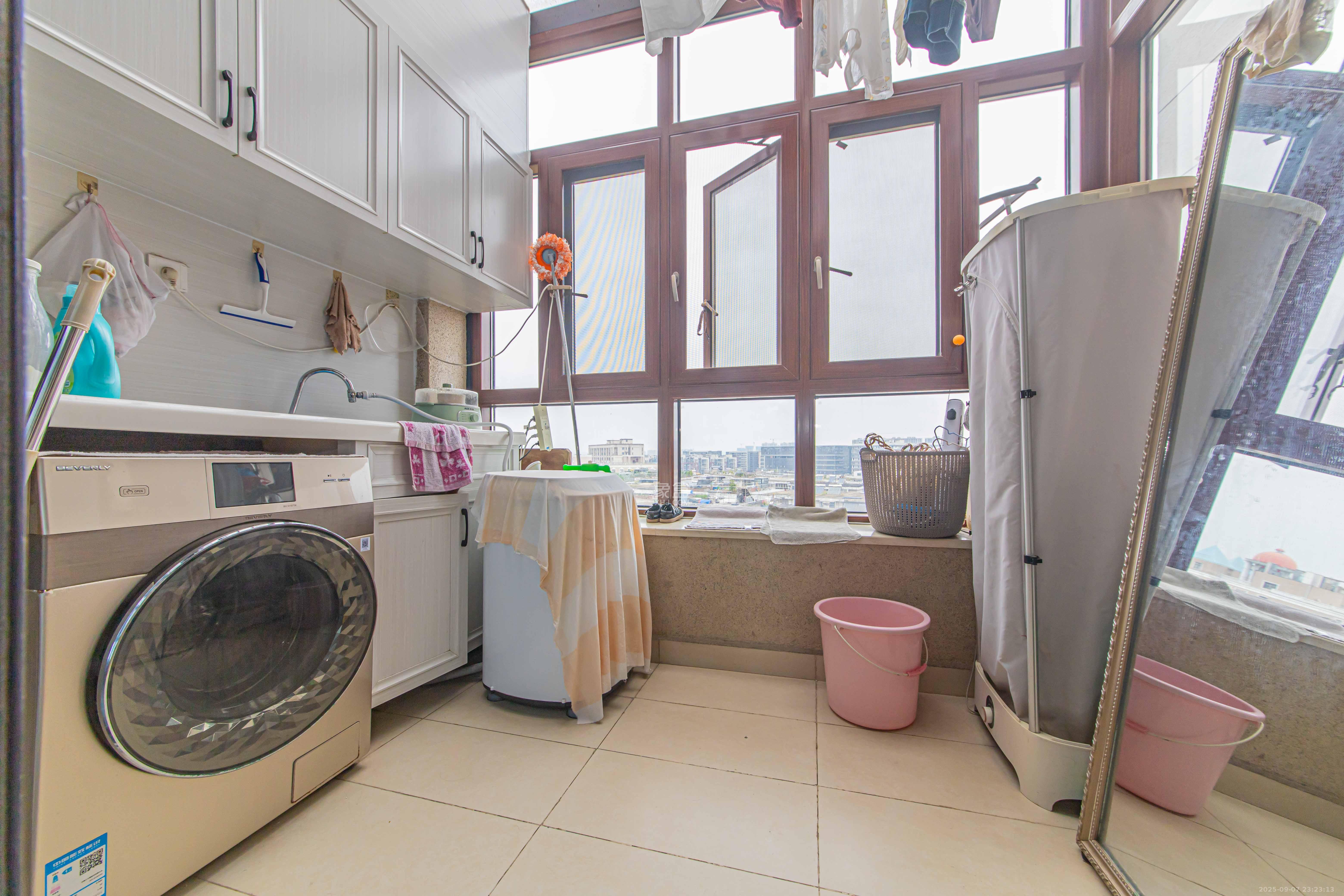 中海新城熙岸(中信新城五期) 3室2厅2卫 92.5万 中海新城熙岸(中信新城五期) 3室2厅2卫 92.5万阳台