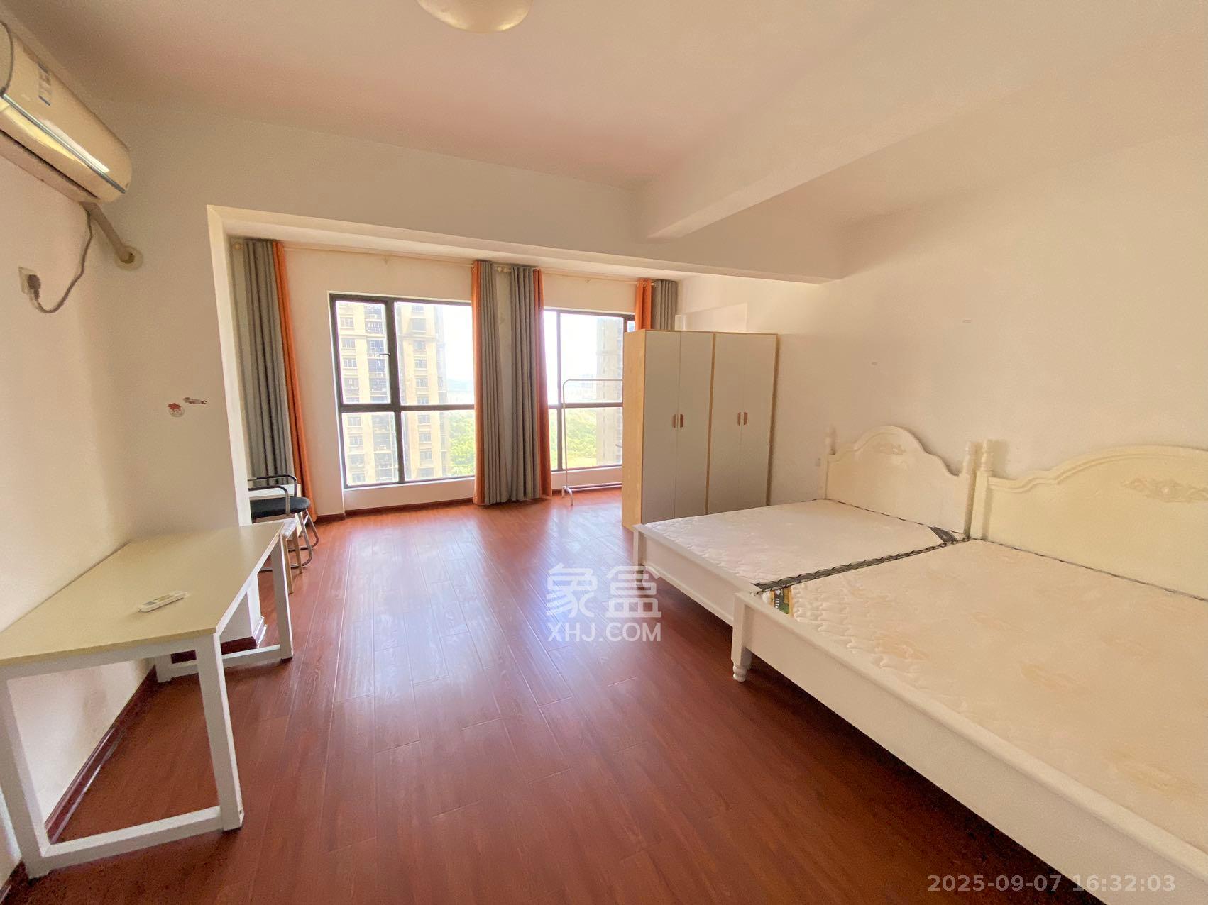 悦湖山  4室2厅2卫    2600.0元/月室内图