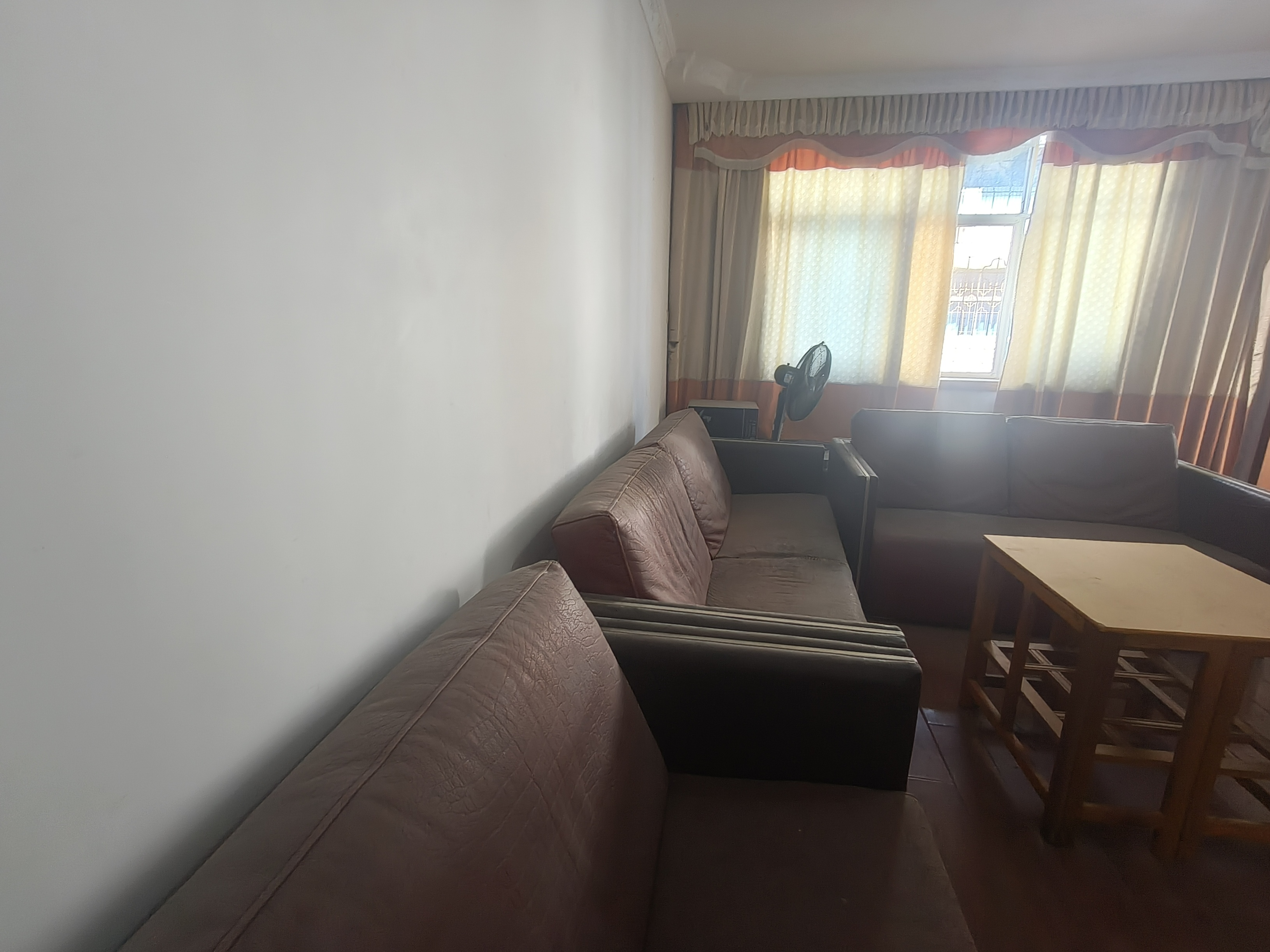 宝塔岗新村小区 3室2厅1卫 30.0万 宝塔岗新村小区 3室2厅1卫 30.0万客厅