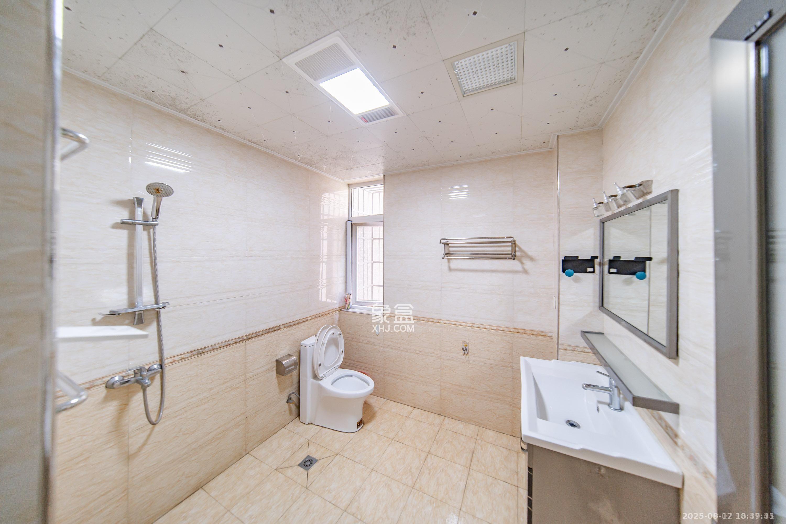 洋湖景园  3室2厅2卫    2800.0元/月室内图