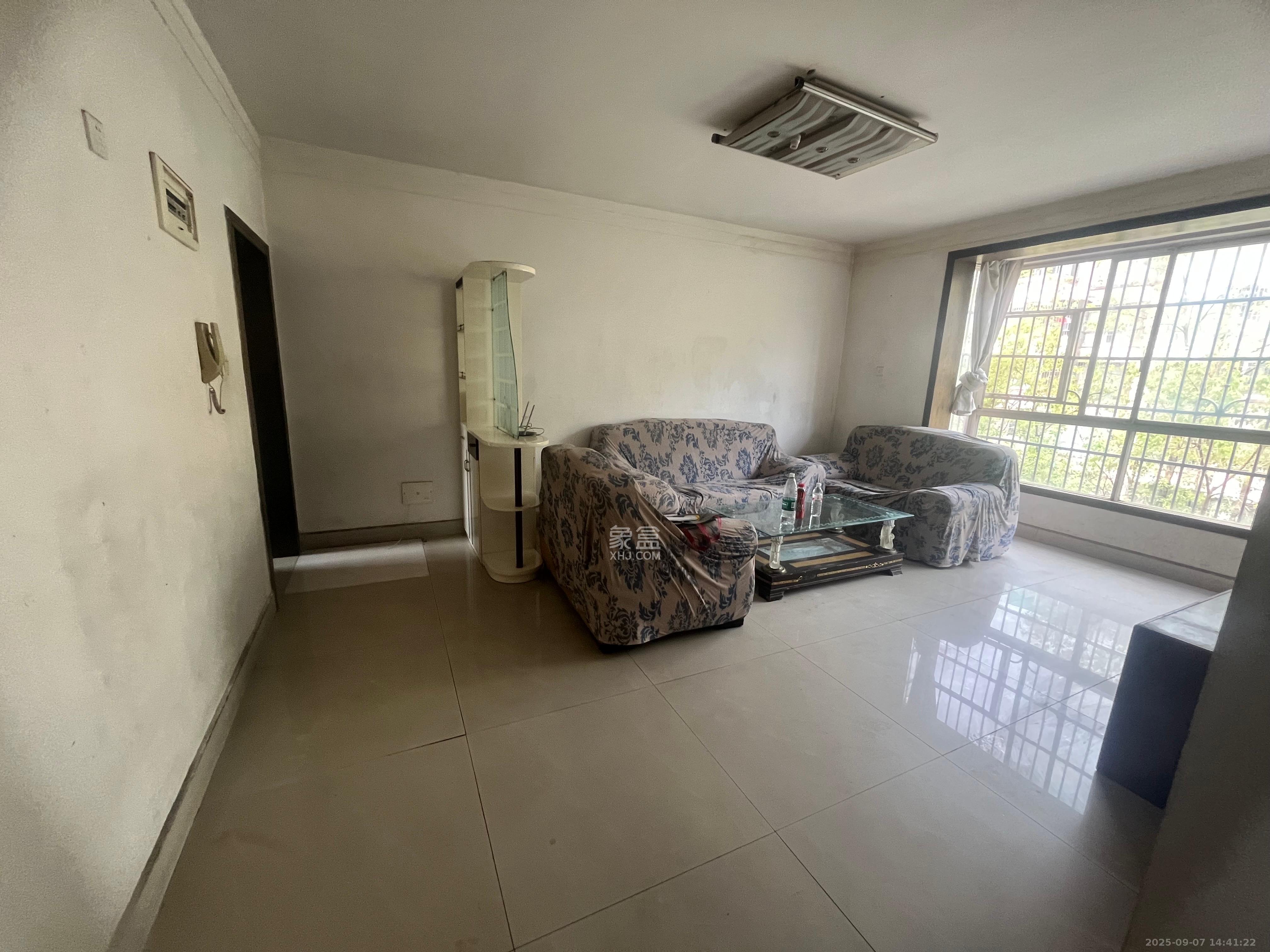 新星小区  1室2厅1卫    1800.0元/月室内图