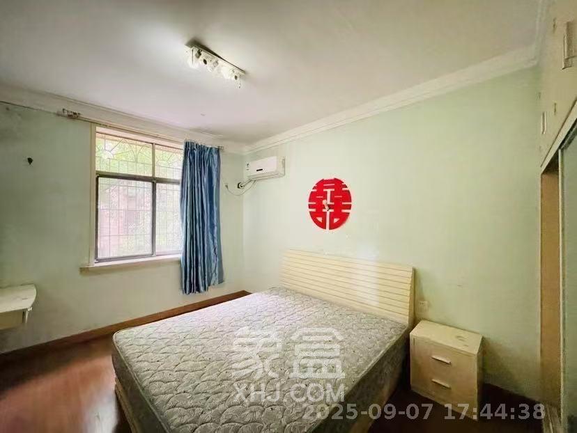 红旗区一片  3室1厅1卫    2400.0元/月室内图