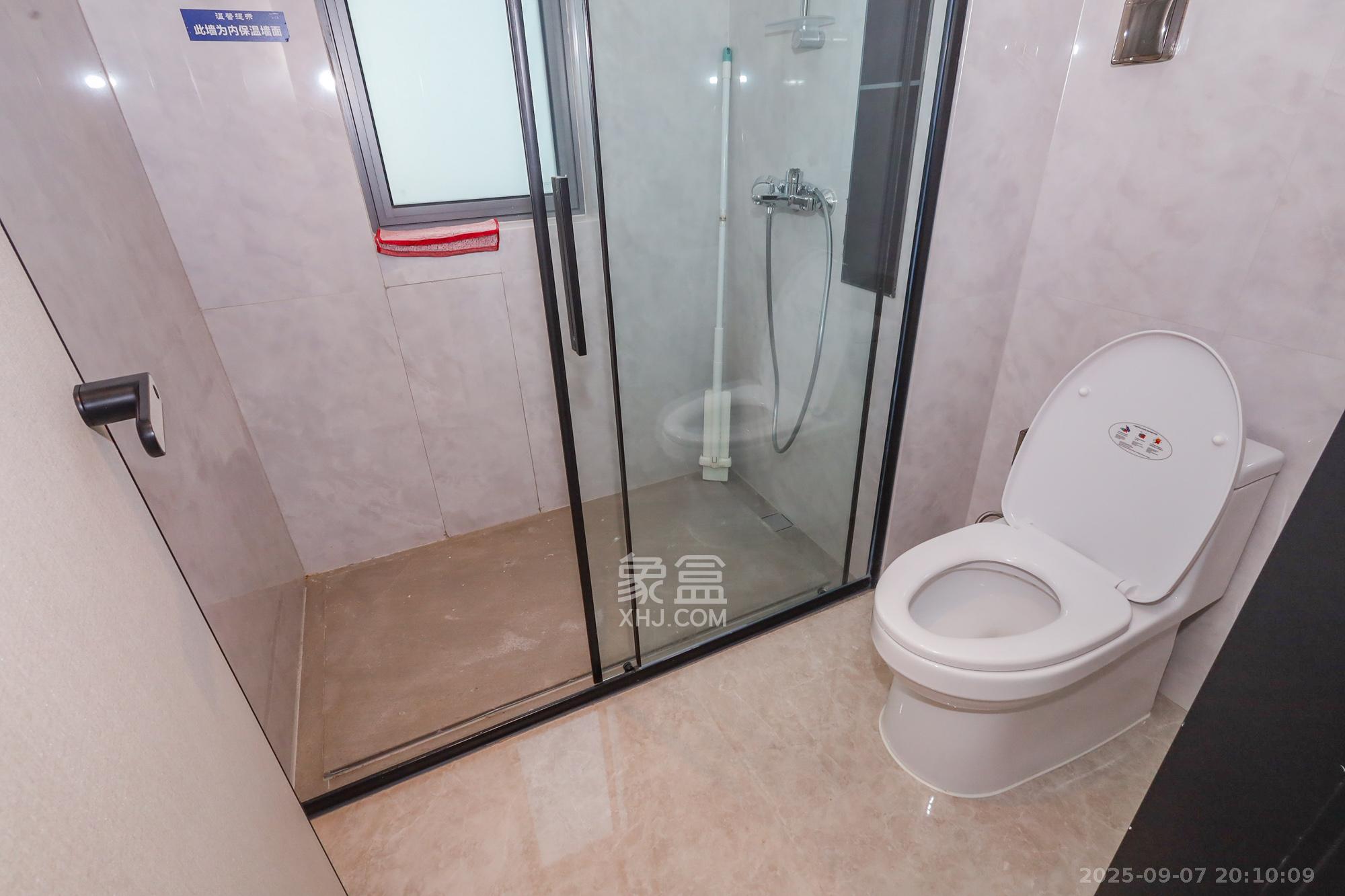 招商蛇口滨江境 4室2厅2卫 398.0万 招商蛇口滨江境 4室2厅2卫 398.0万卫生间