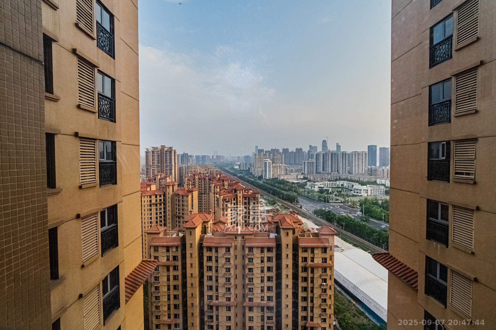 珠江郦城薰衣道  3室2厅1卫    90.0万 珠江郦城薰衣道  3室2厅1卫    90.0万其他