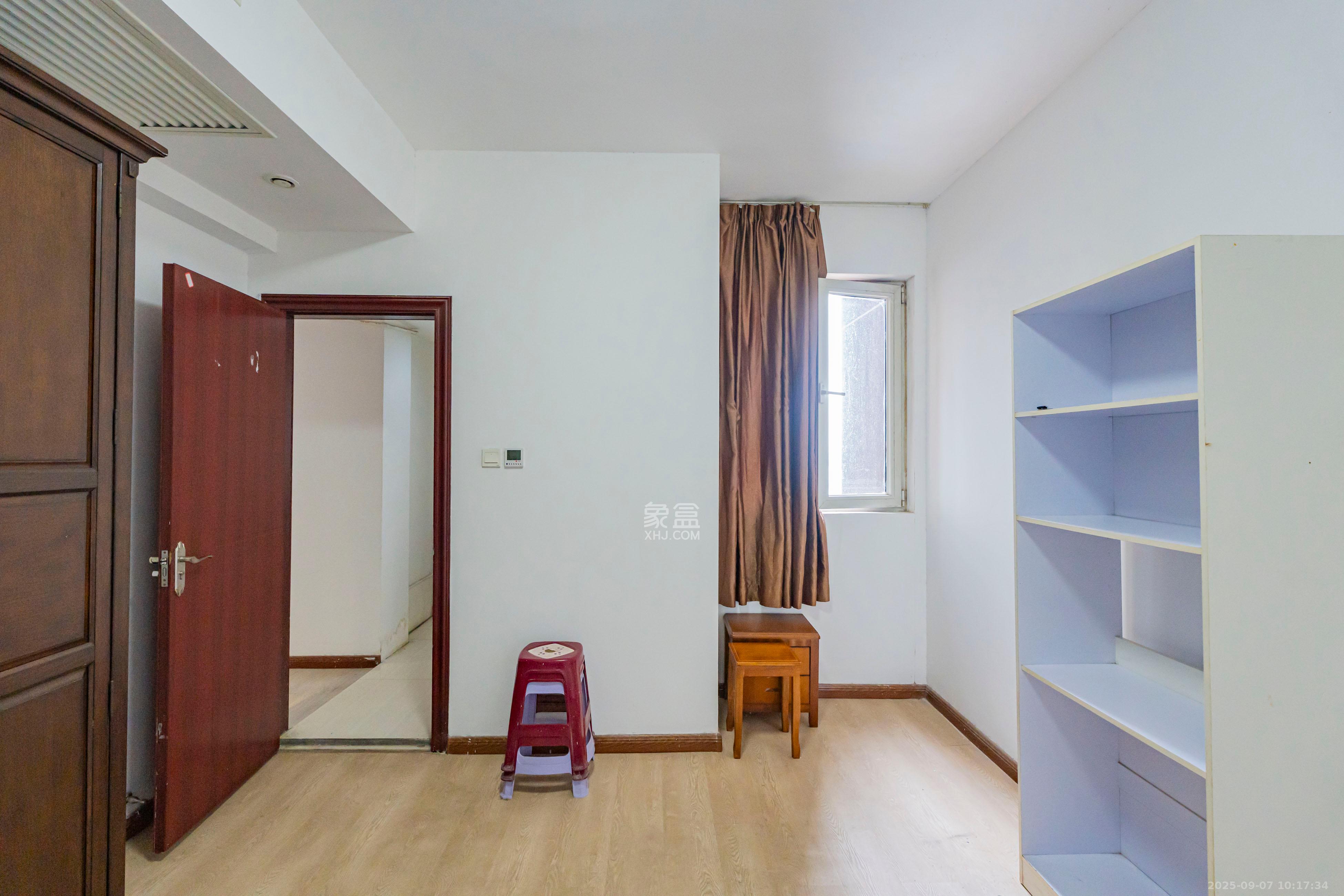 金色屋顶  3室2厅1卫    3500.0元/月 金色屋顶  3室2厅1卫    3500.0元/月室内图