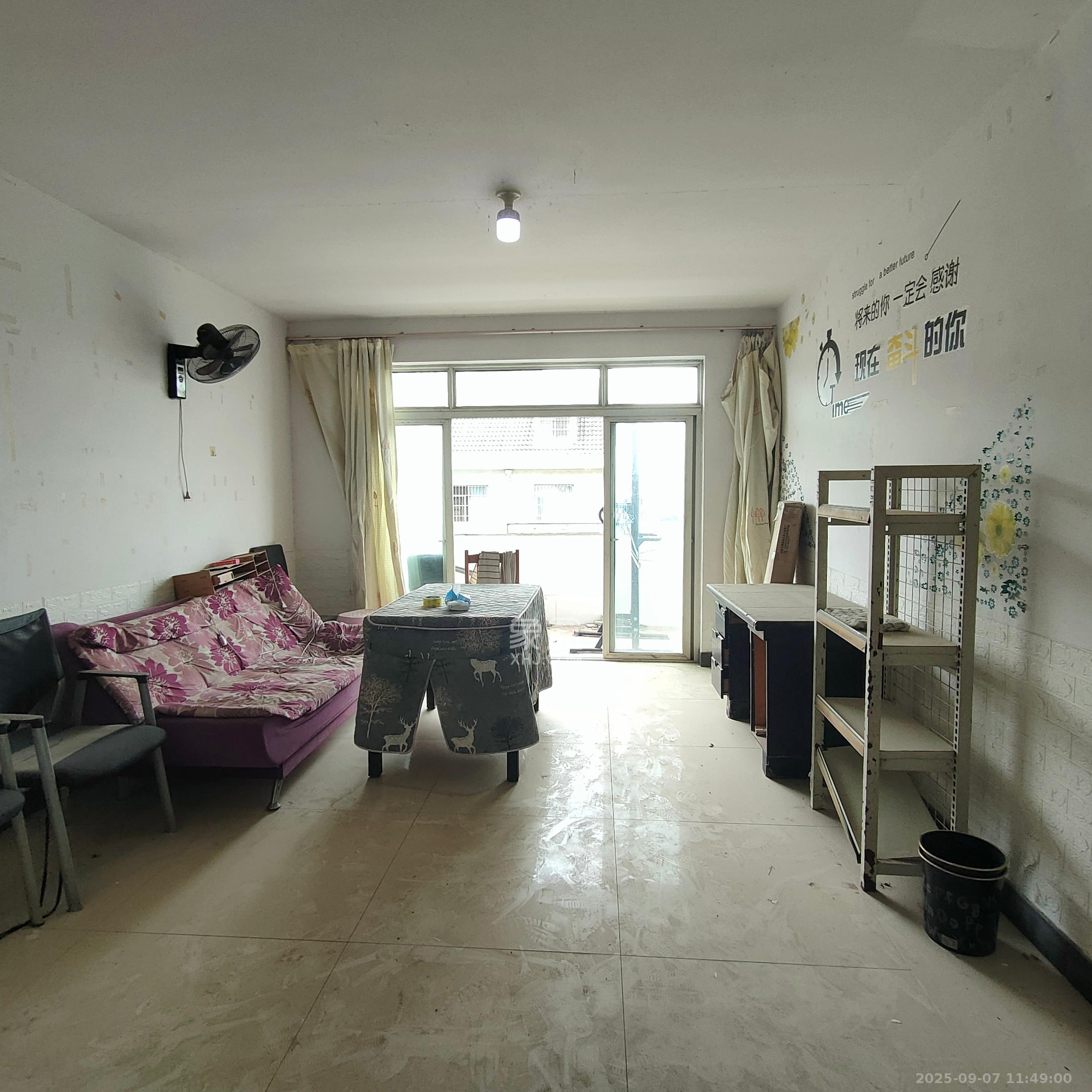 东岸锦城(东方人家) 3室2厅1卫 1800.0元/月 东岸锦城(东方人家) 3室2厅1卫 1800.0元/月室内图