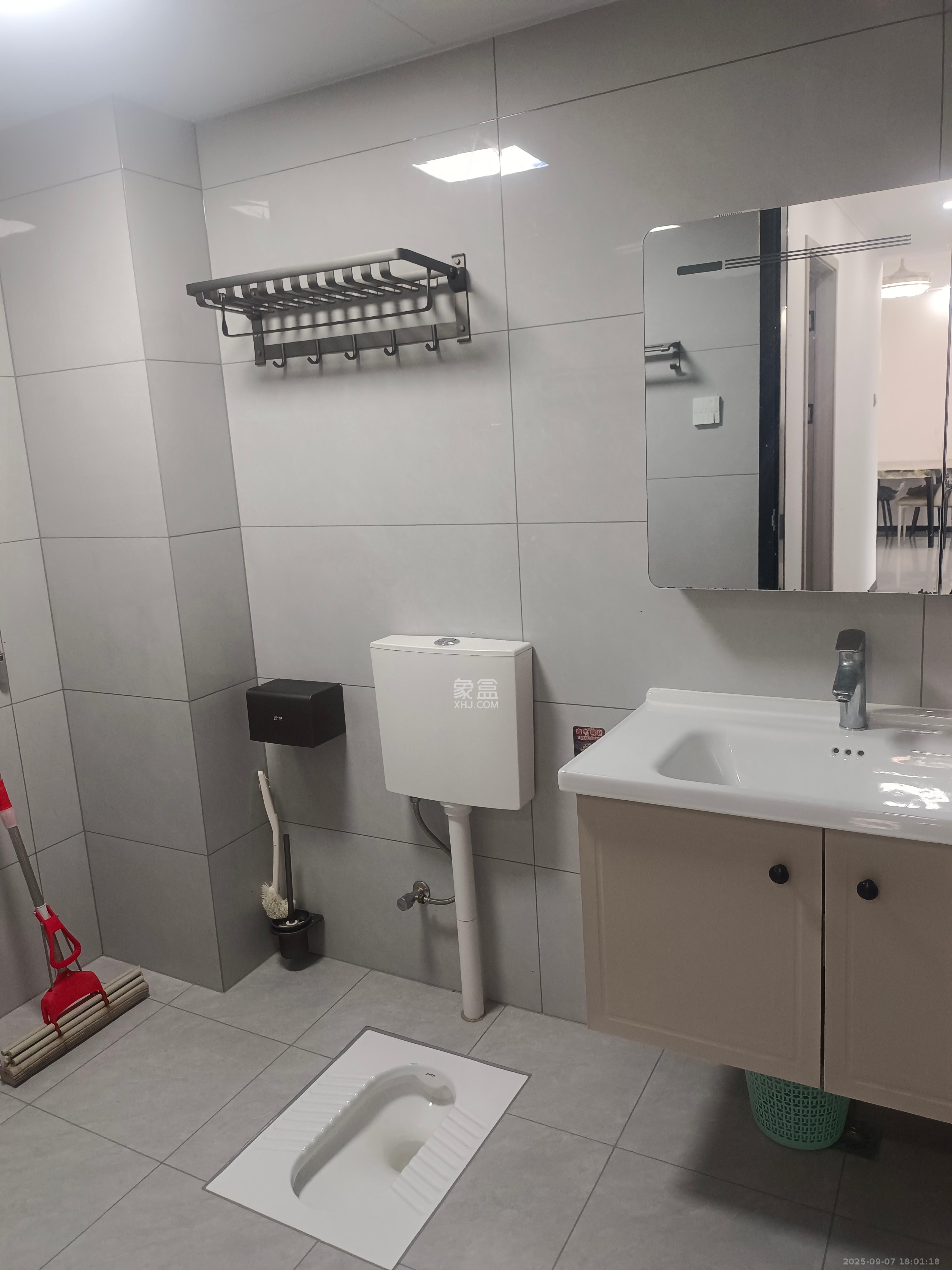 星湖湾一期高层  3室1厅1卫    2200.0元/月 星湖湾一期高层  3室1厅1卫    2200.0元/月室内图