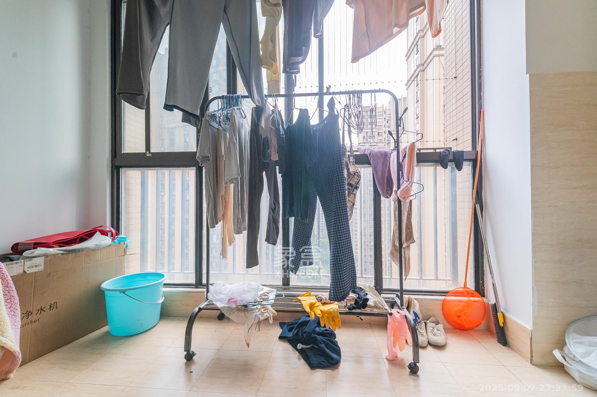 华润凤凰城三期 2室2厅1卫 58.0万 华润凤凰城三期 2室2厅1卫 58.0万阳台