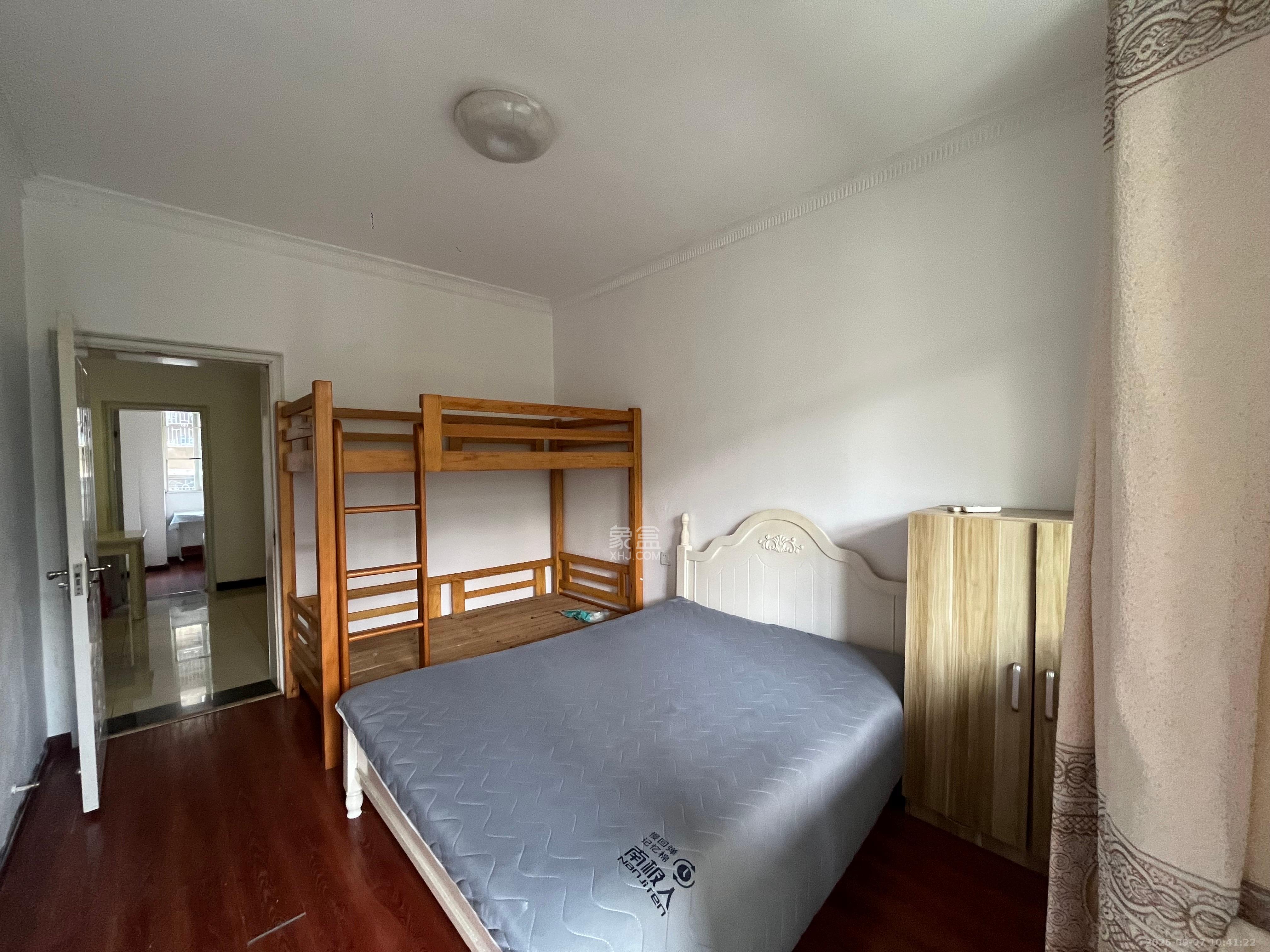 香樟路电信宿舍 3室1厅1卫 1400.0元/月 香樟路电信宿舍 3室1厅1卫 1400.0元/月室内图