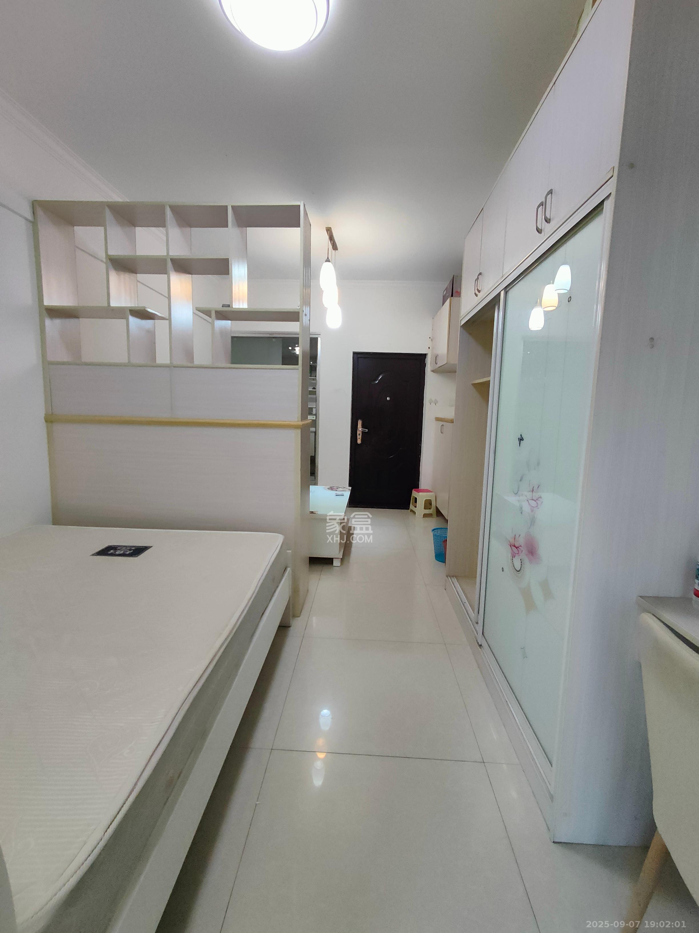 爵士湘  1室1厅1卫    1100.0元/月室内图