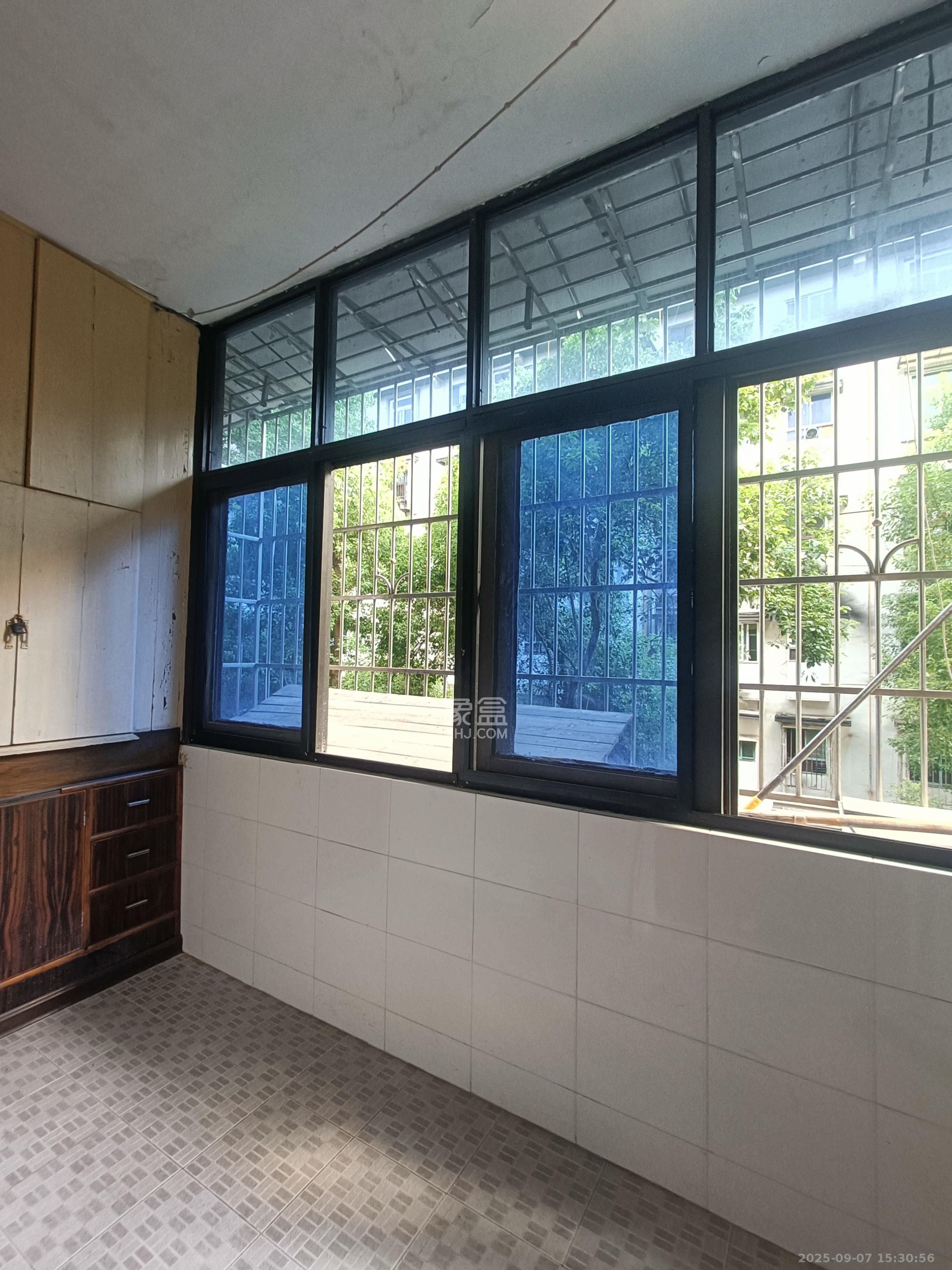 人民新村  2室1厅1卫    1800.0元/月 人民新村  2室1厅1卫    1800.0元/月室内图