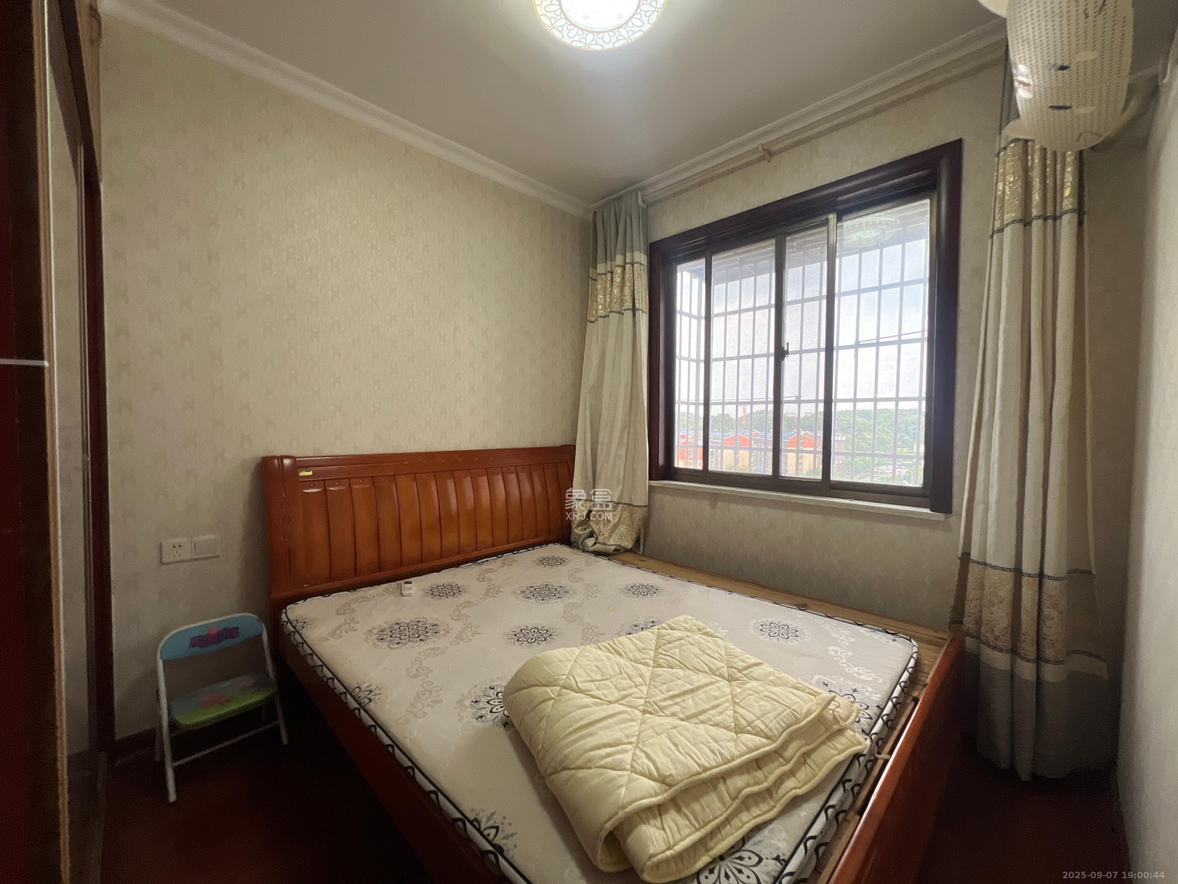 绿洲花园  3室2厅1卫    2500.0元/月 绿洲花园  3室2厅1卫    2500.0元/月室内图