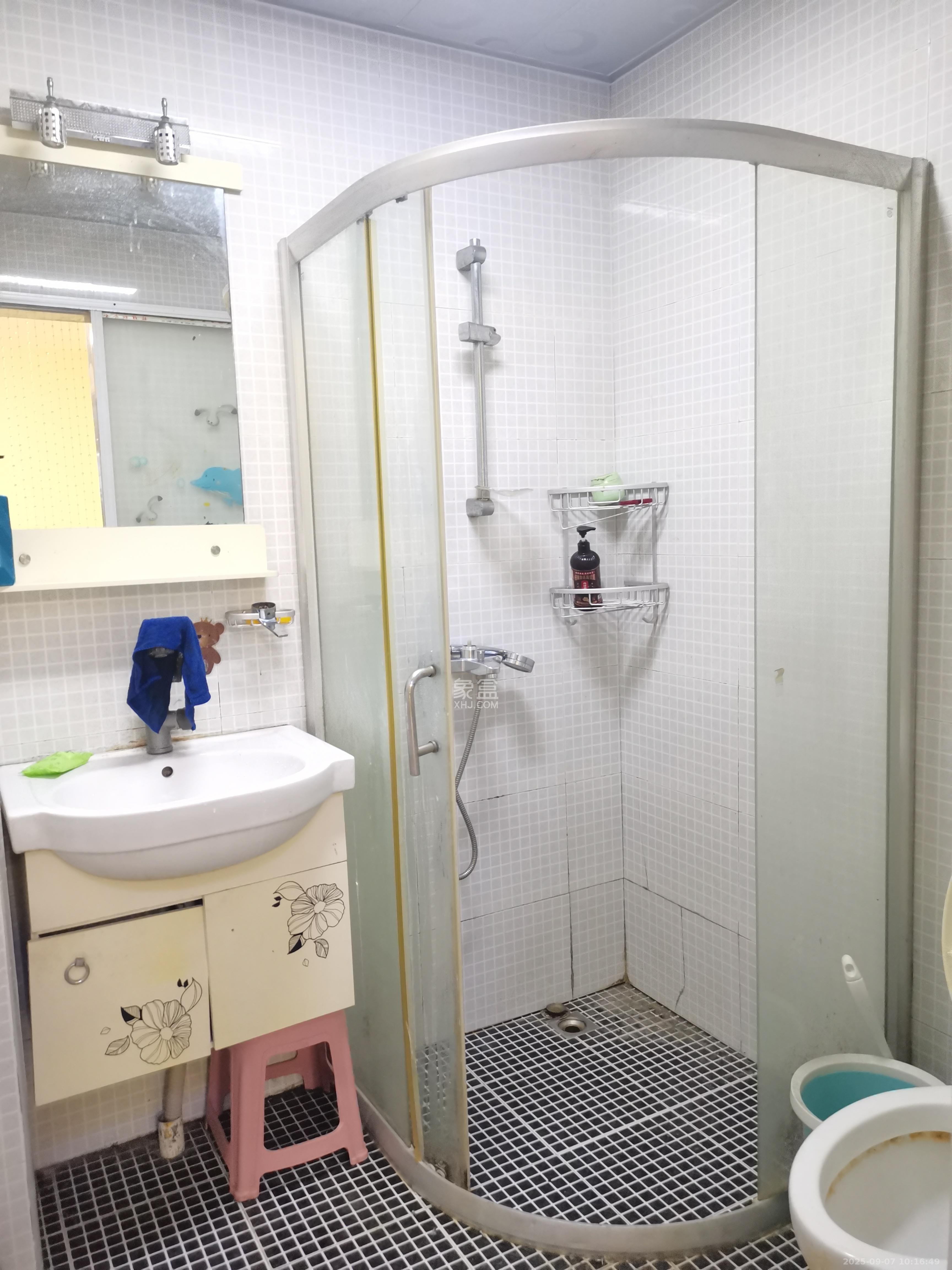 尊邸华庭  1室1厅1卫   1700.00元/月室内图