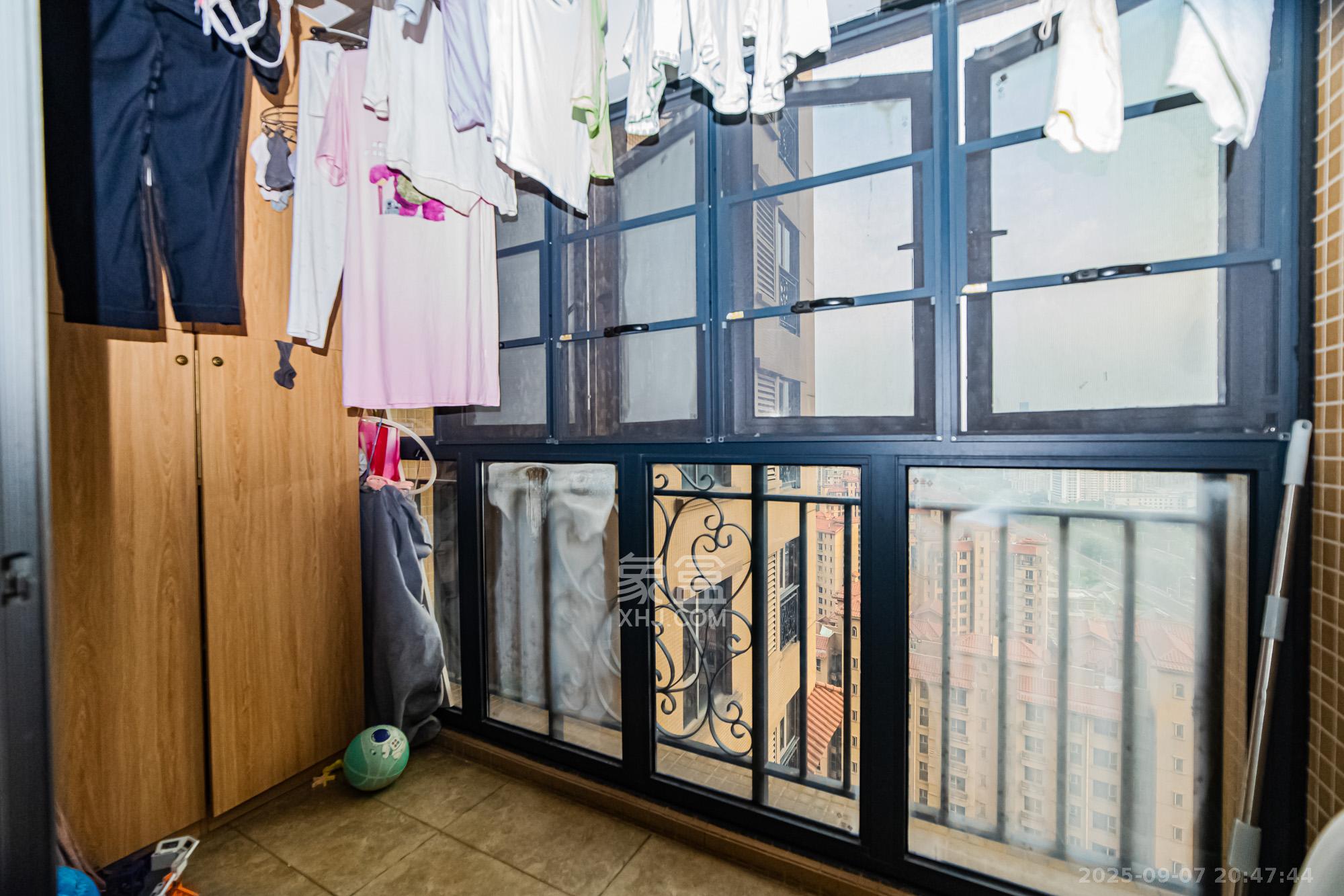 珠江郦城薰衣道  3室2厅1卫    90.0万 珠江郦城薰衣道  3室2厅1卫    90.0万阳台