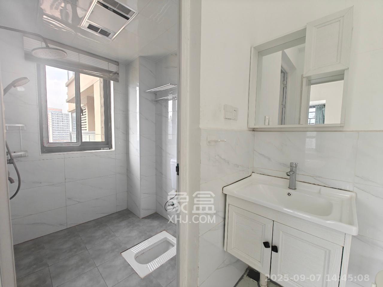 长房东旭国际  3室2厅2卫    2600.0元/月室内图