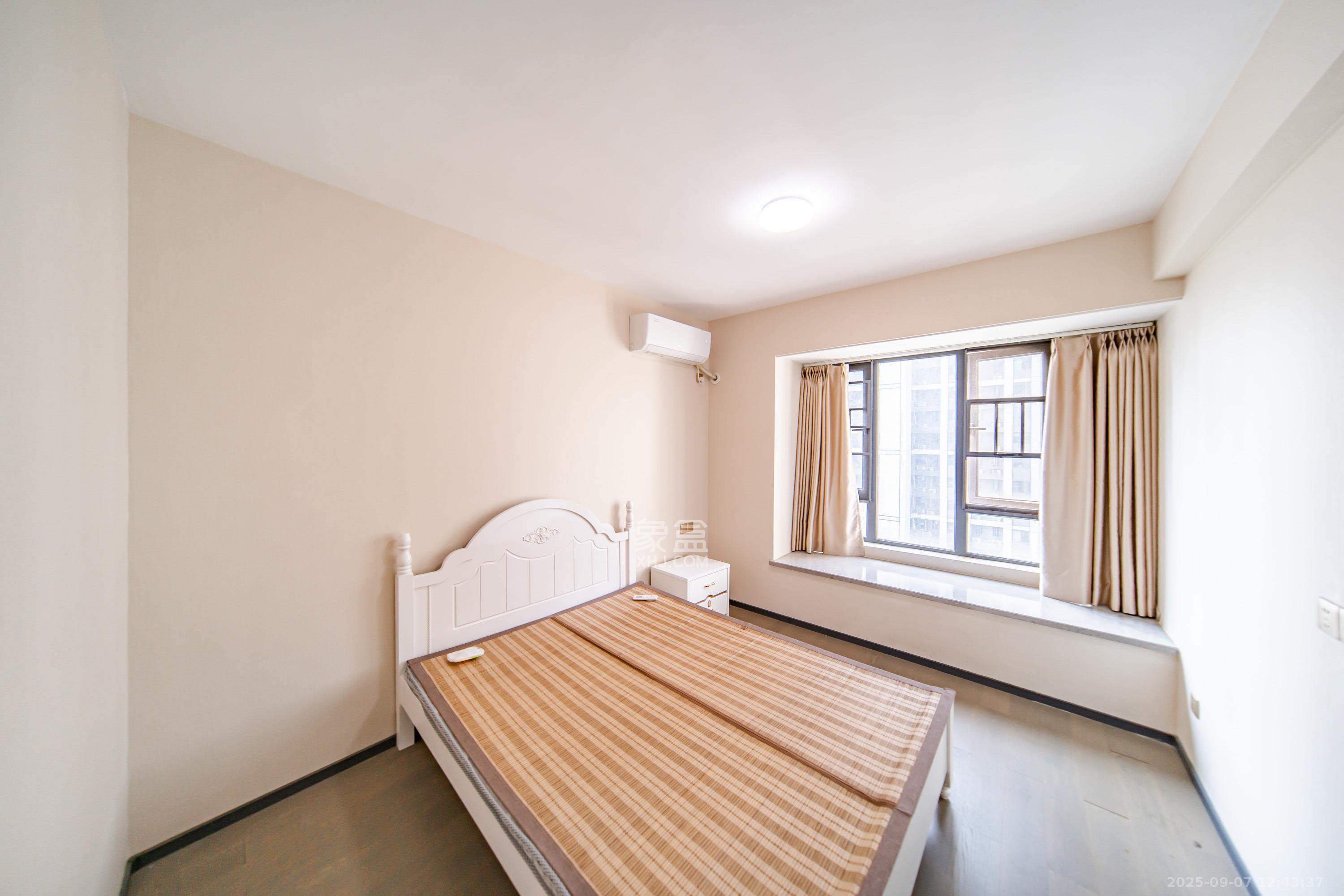 中海阅麓山一期  3室2厅2卫    2800.0元/月室内图